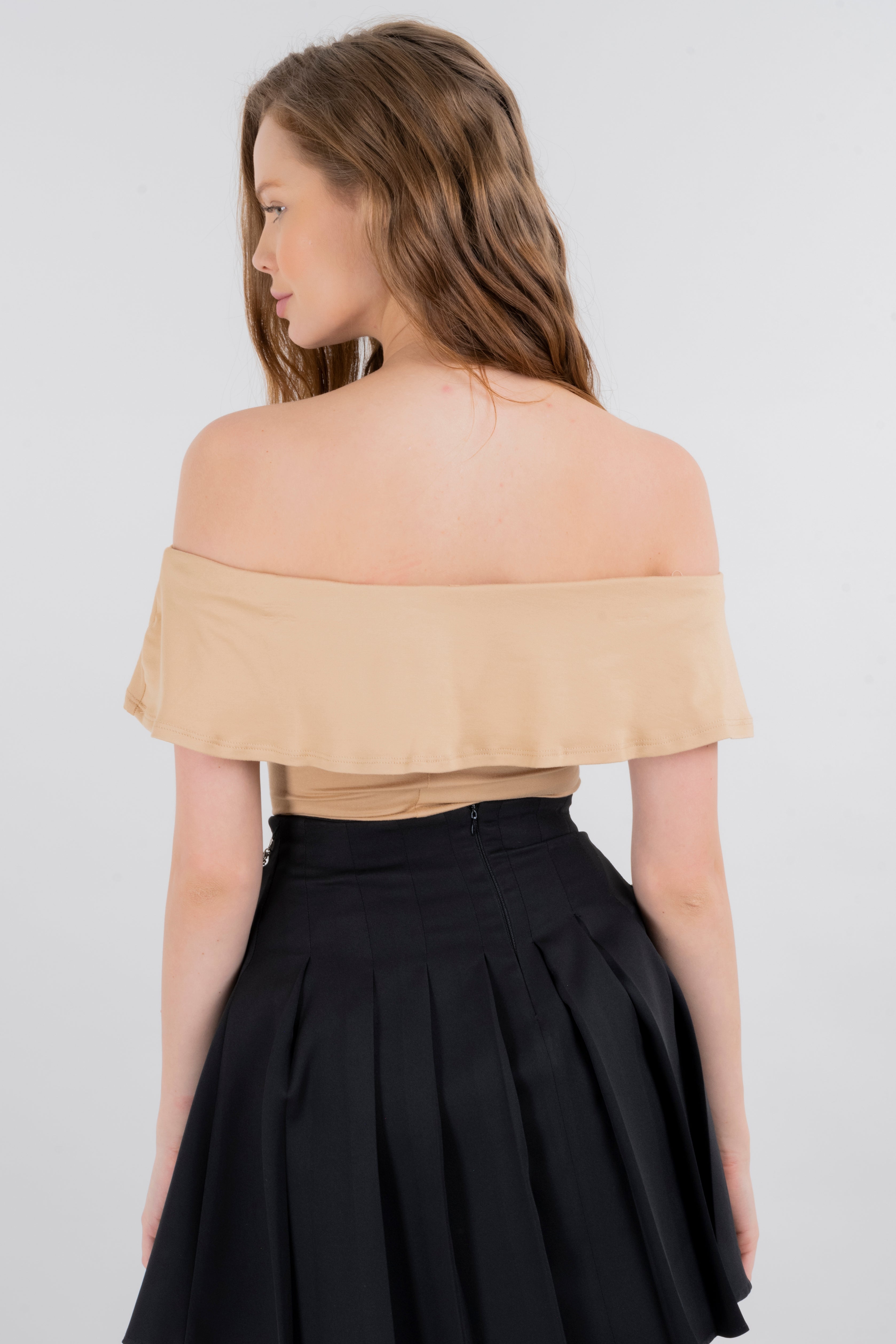 Bodysuit olanes hombro descubierto TAN
