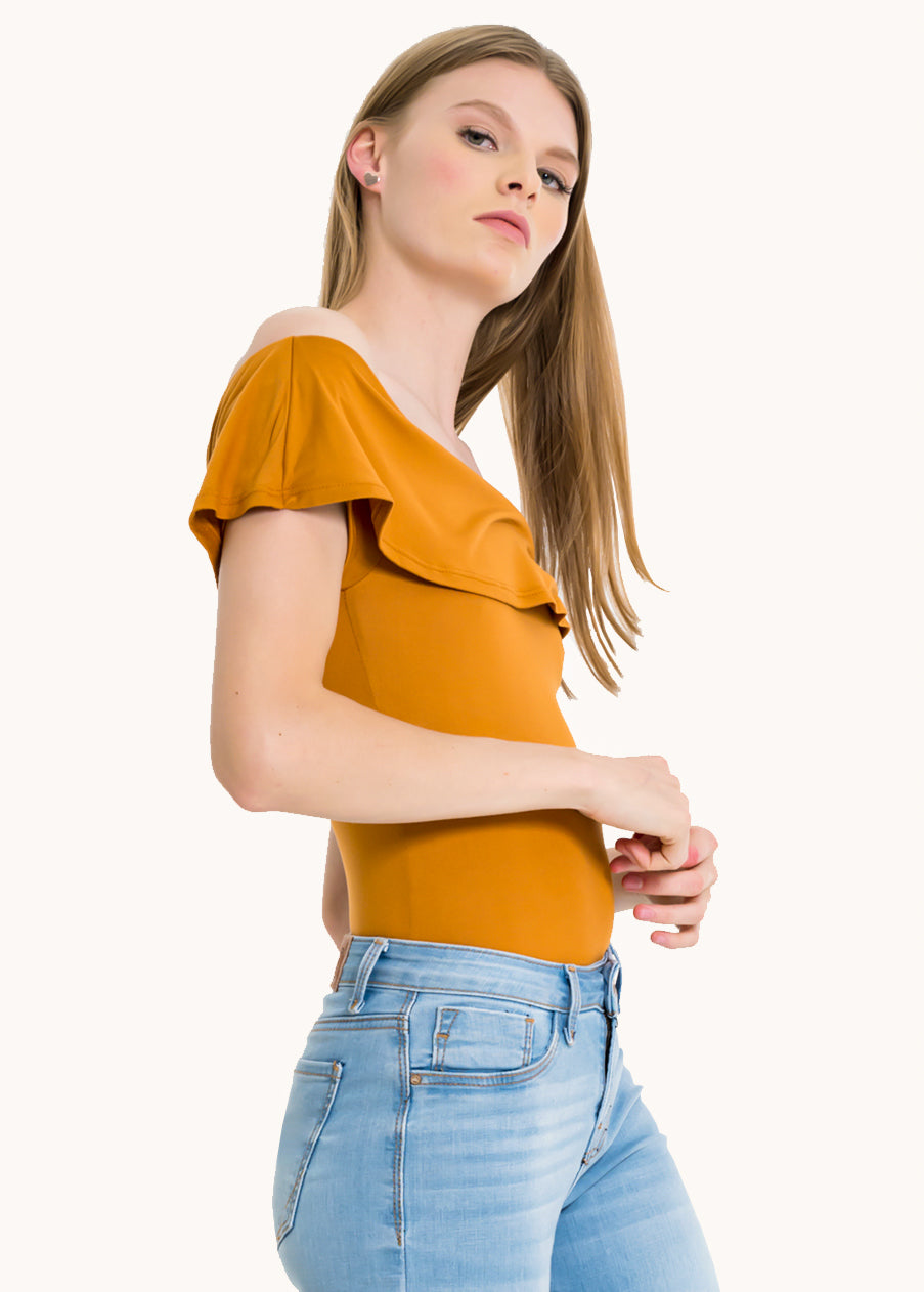 Bodysuit olanes hombro descubierto CAMELLO
