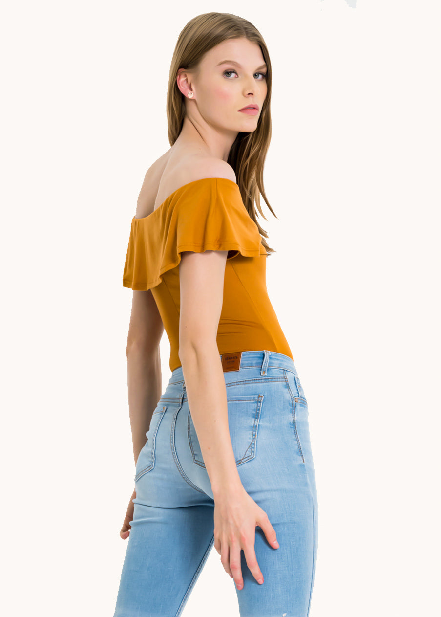 Bodysuit olanes hombro descubierto CAMELLO