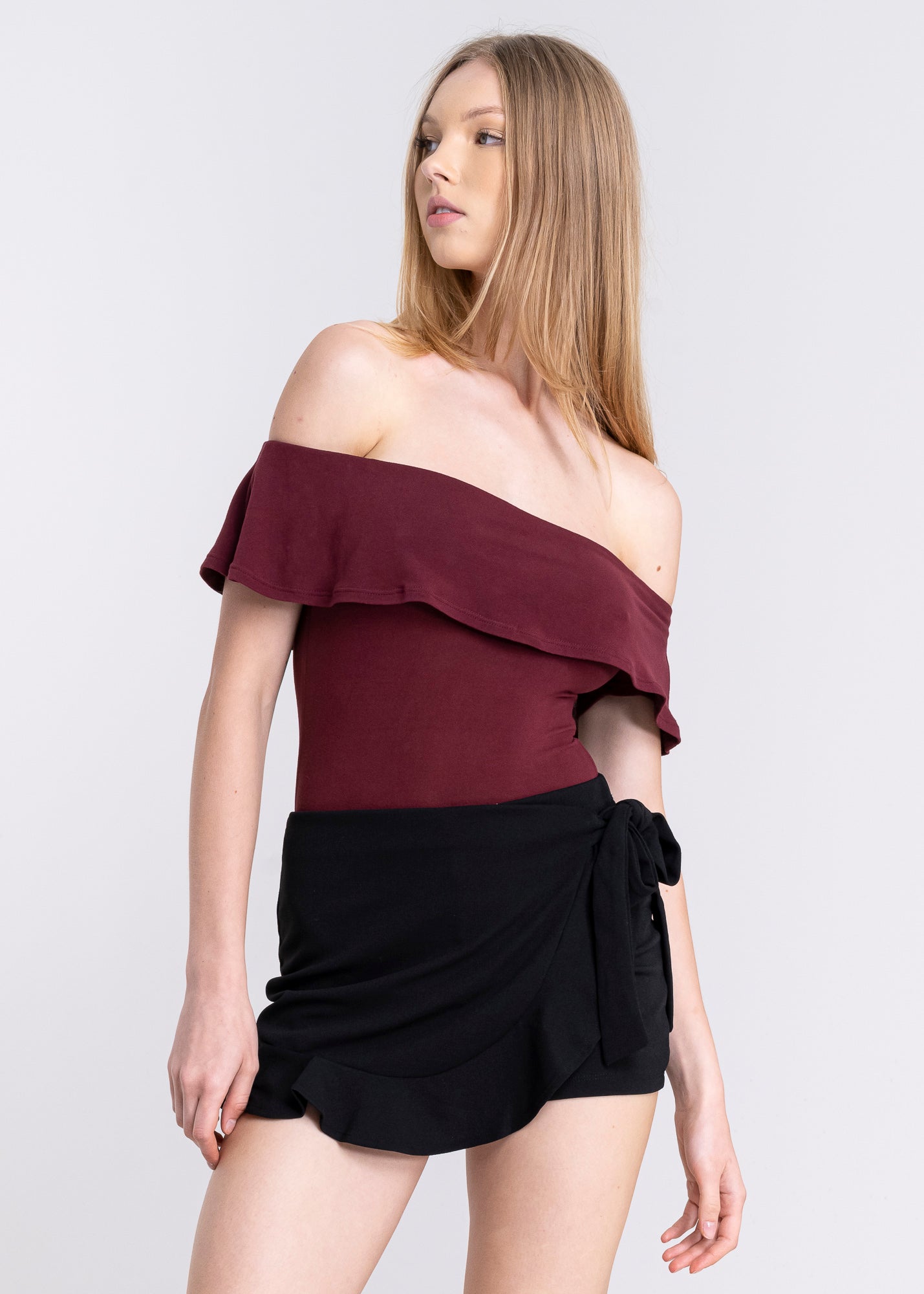 Bodysuit olanes hombro descubierto VINO