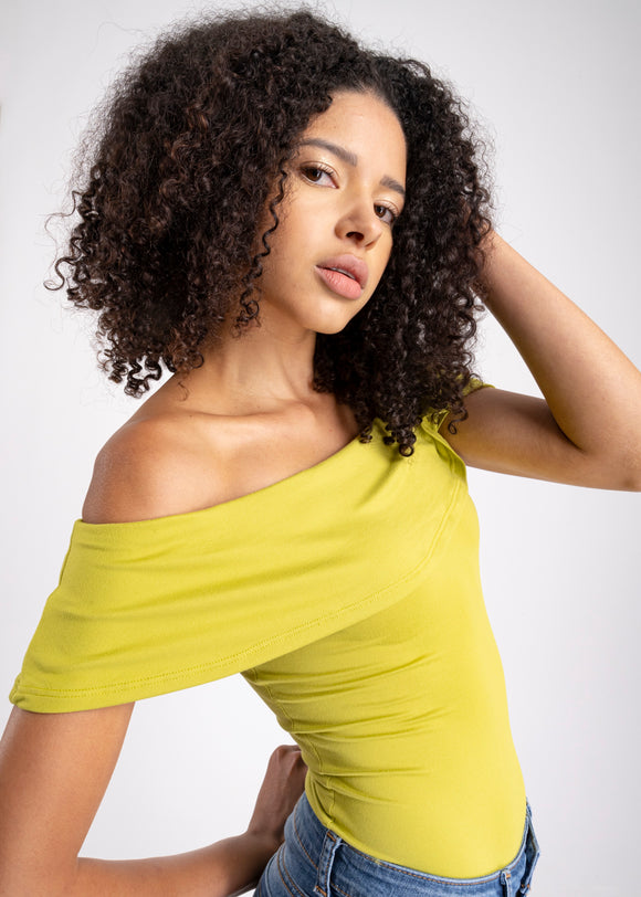 Bodysuit olanes hombro descubierto