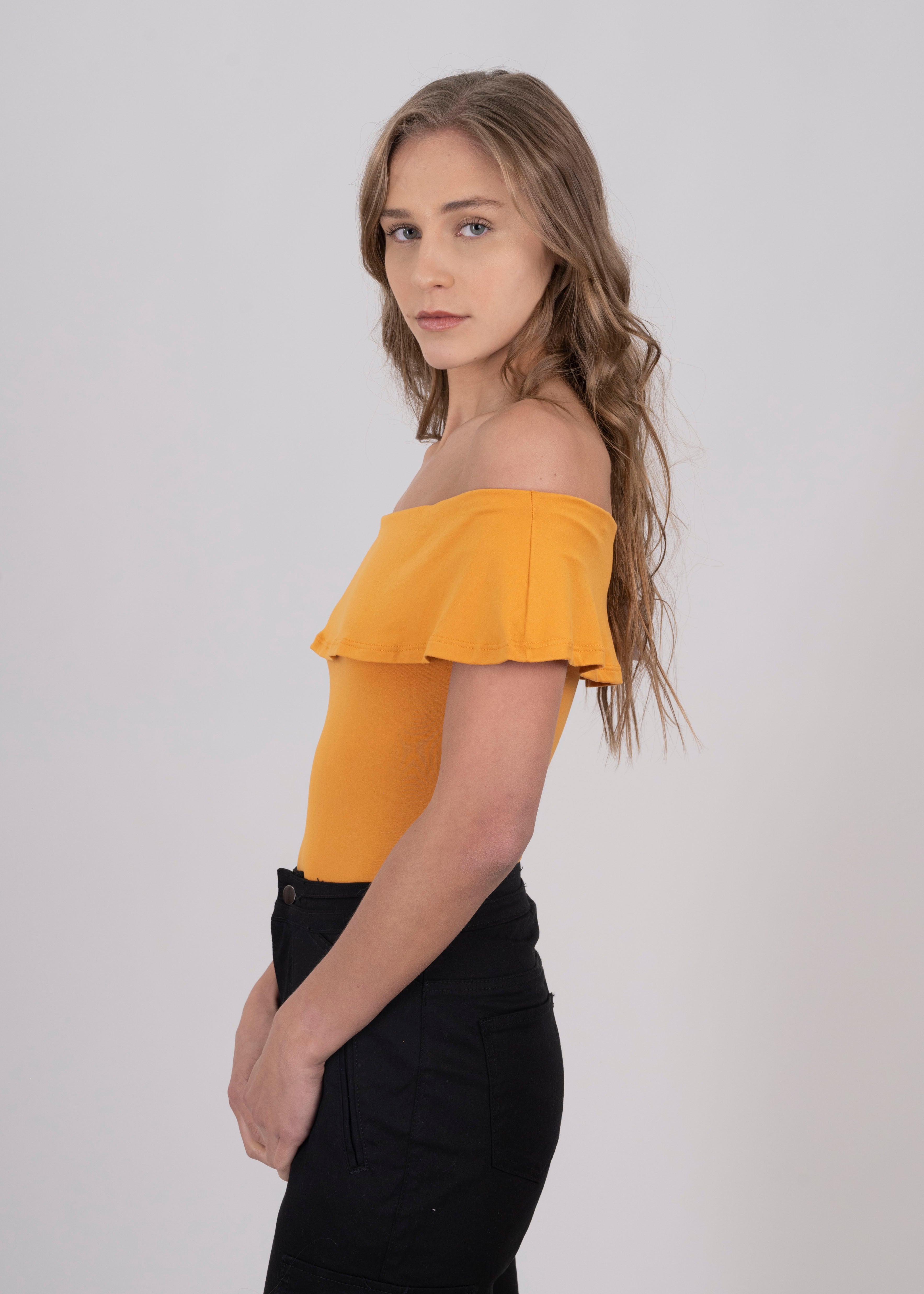 Bodysuit olanes hombro descubierto AMARILLO OBSCURO