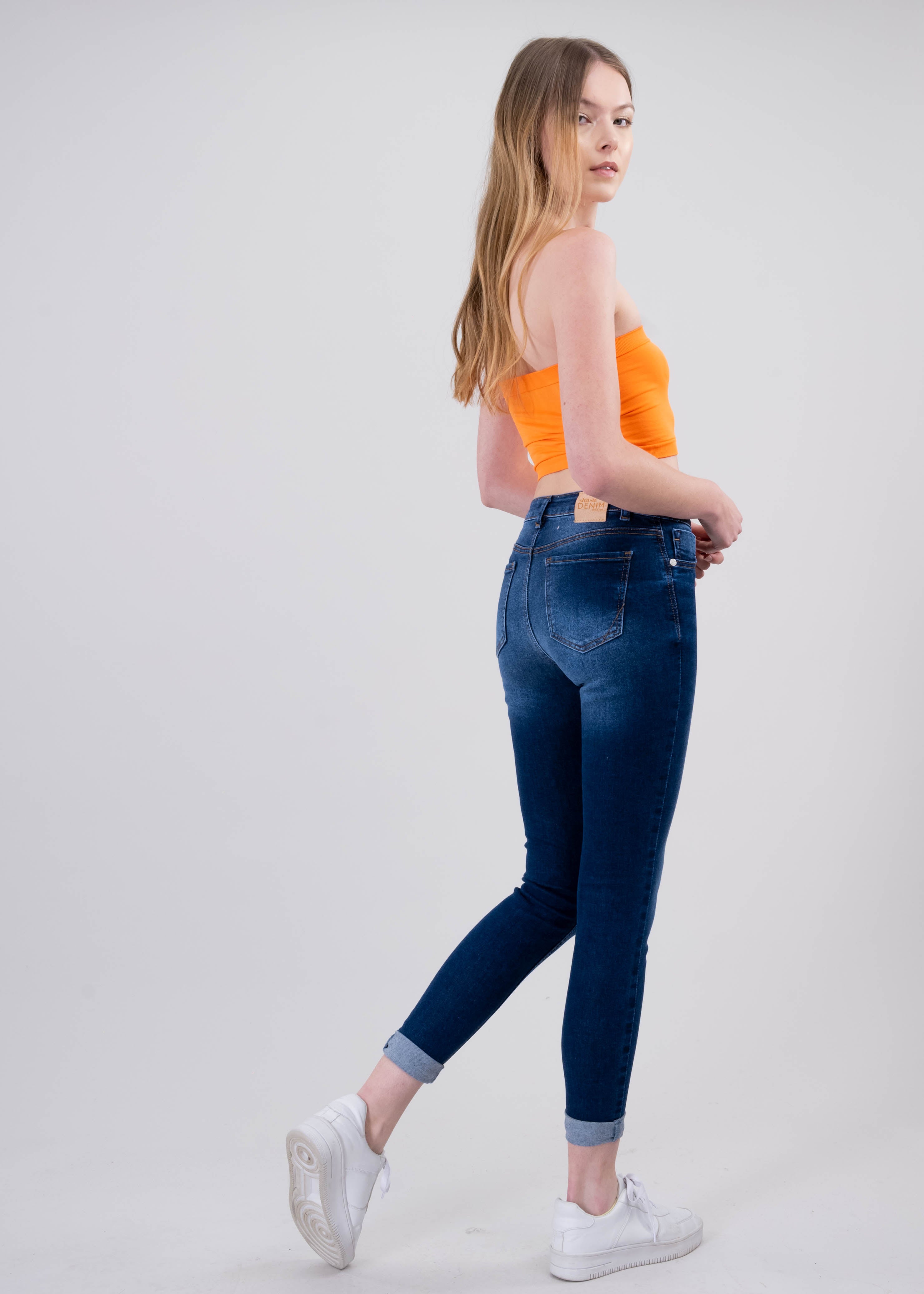 Jeans cintura media dobladillo DARK WASH