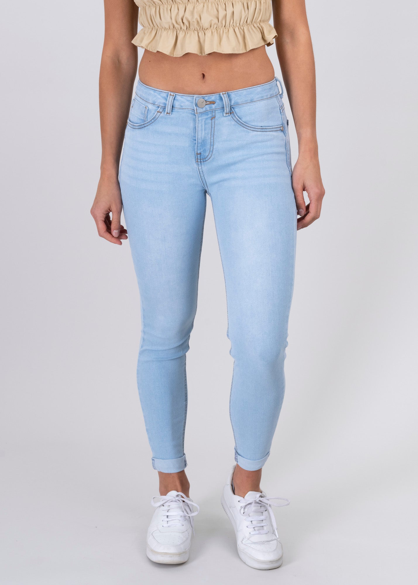 Jeans cintura media dobladillo BLEACHED