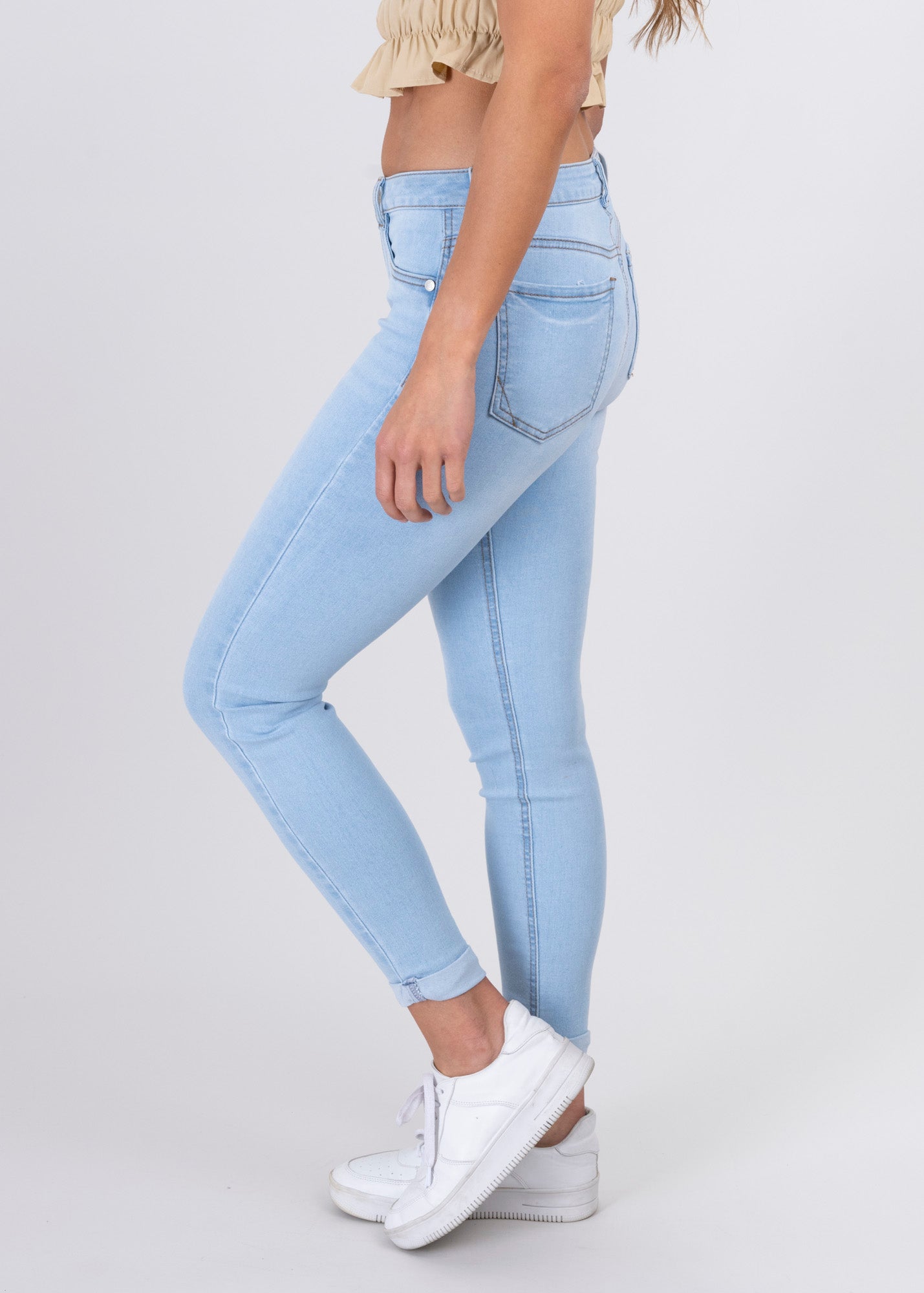 Jeans cintura media dobladillo BLEACHED