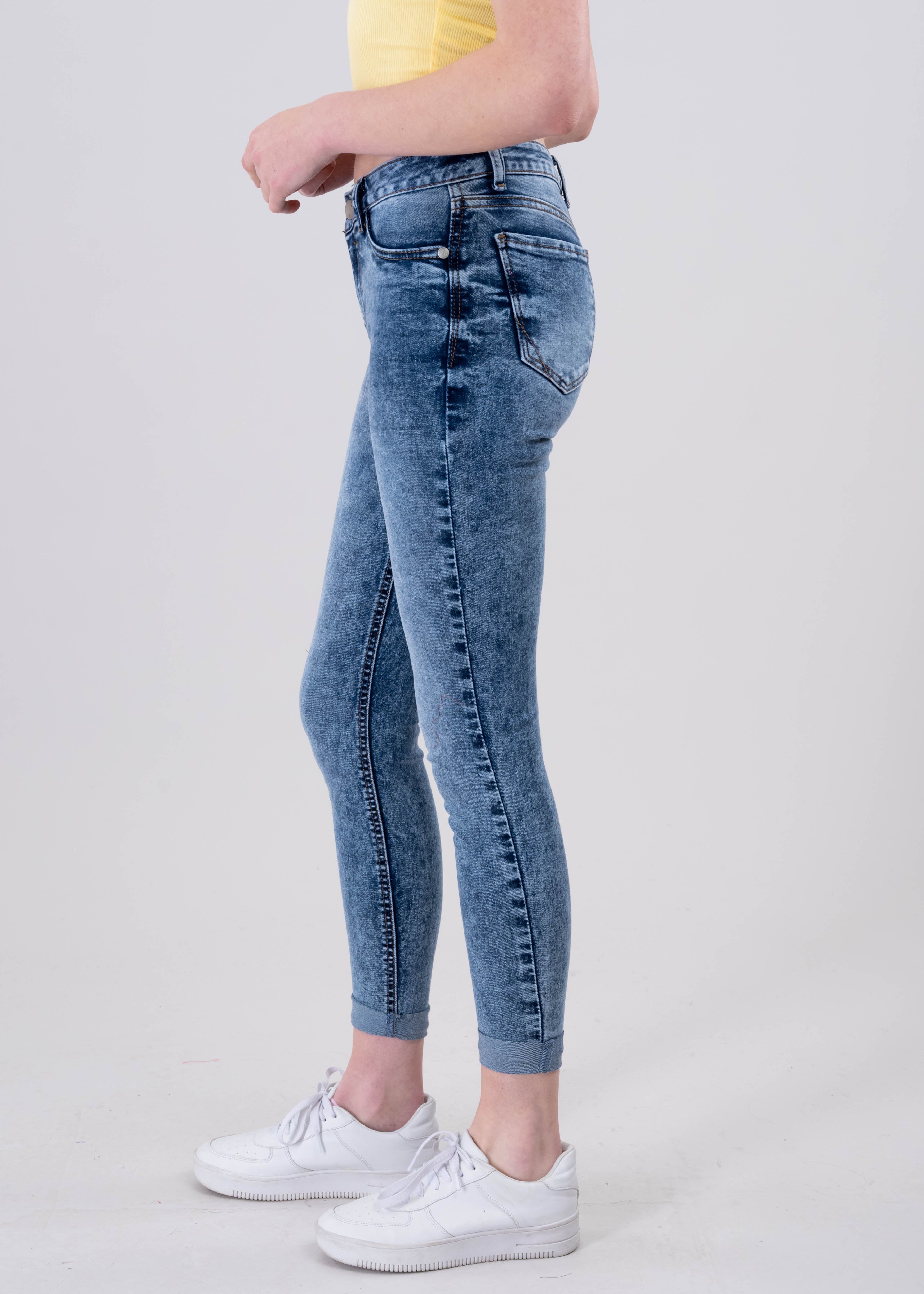 Jeans cintura media dobladillo ACID WASH