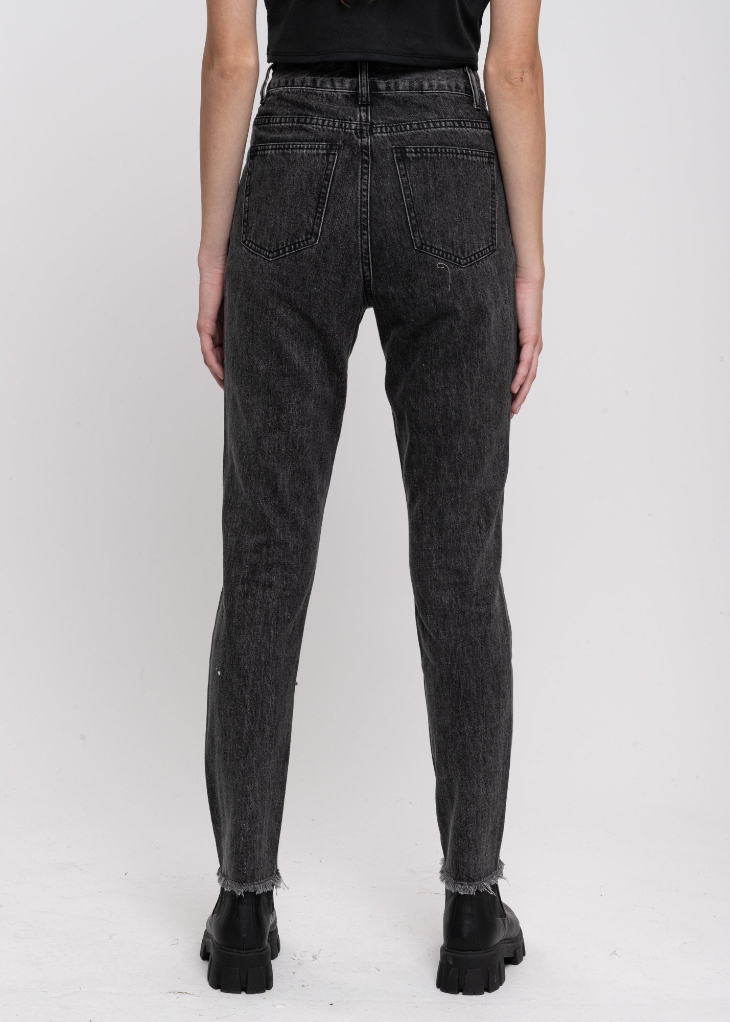 Jeans mom cintura alta super destrucción flecos GRIS