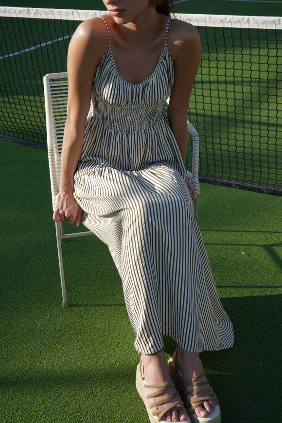 Vestido maxi lineas escote espalda