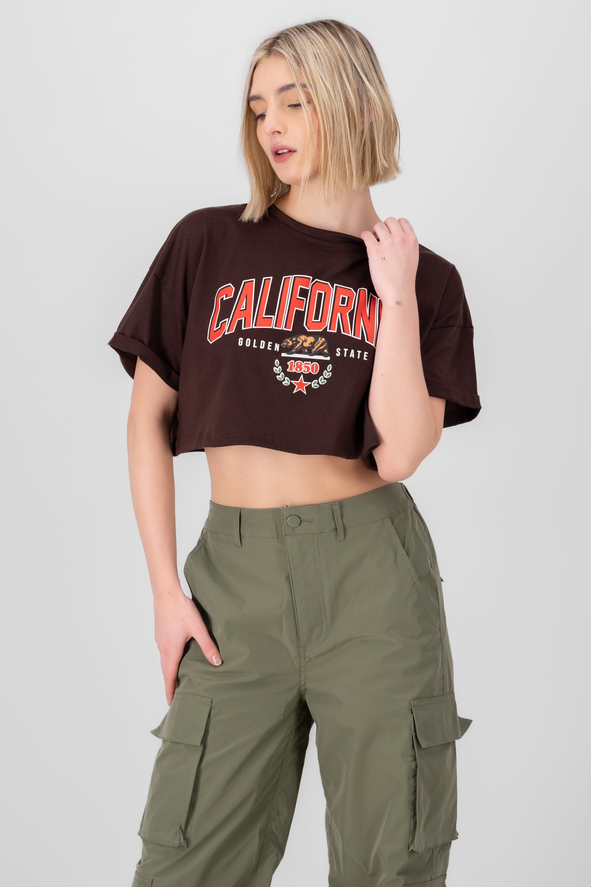 Playera Crop California CHOCOLATE