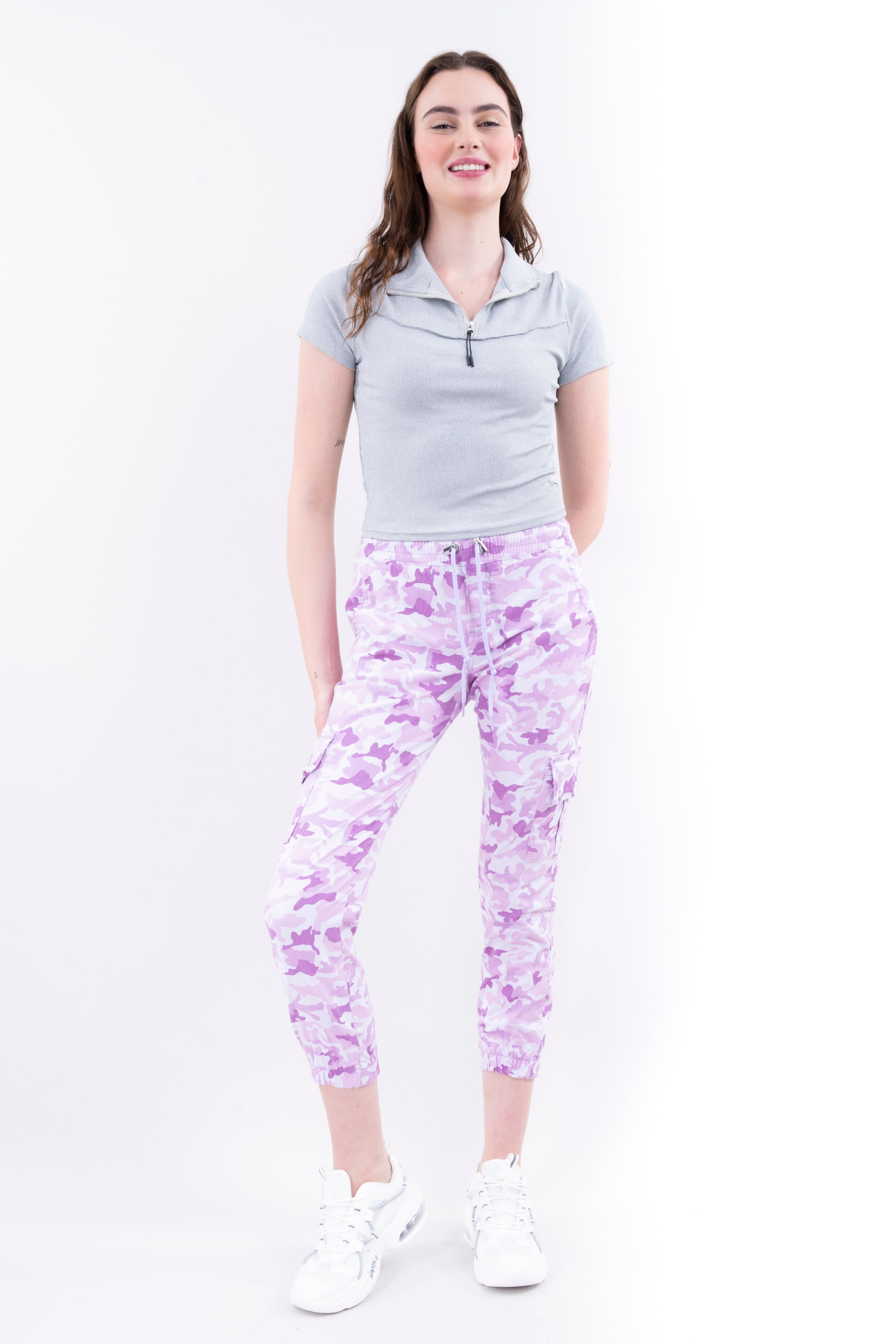 Jeans cargo cintura alta camuflaje cordón