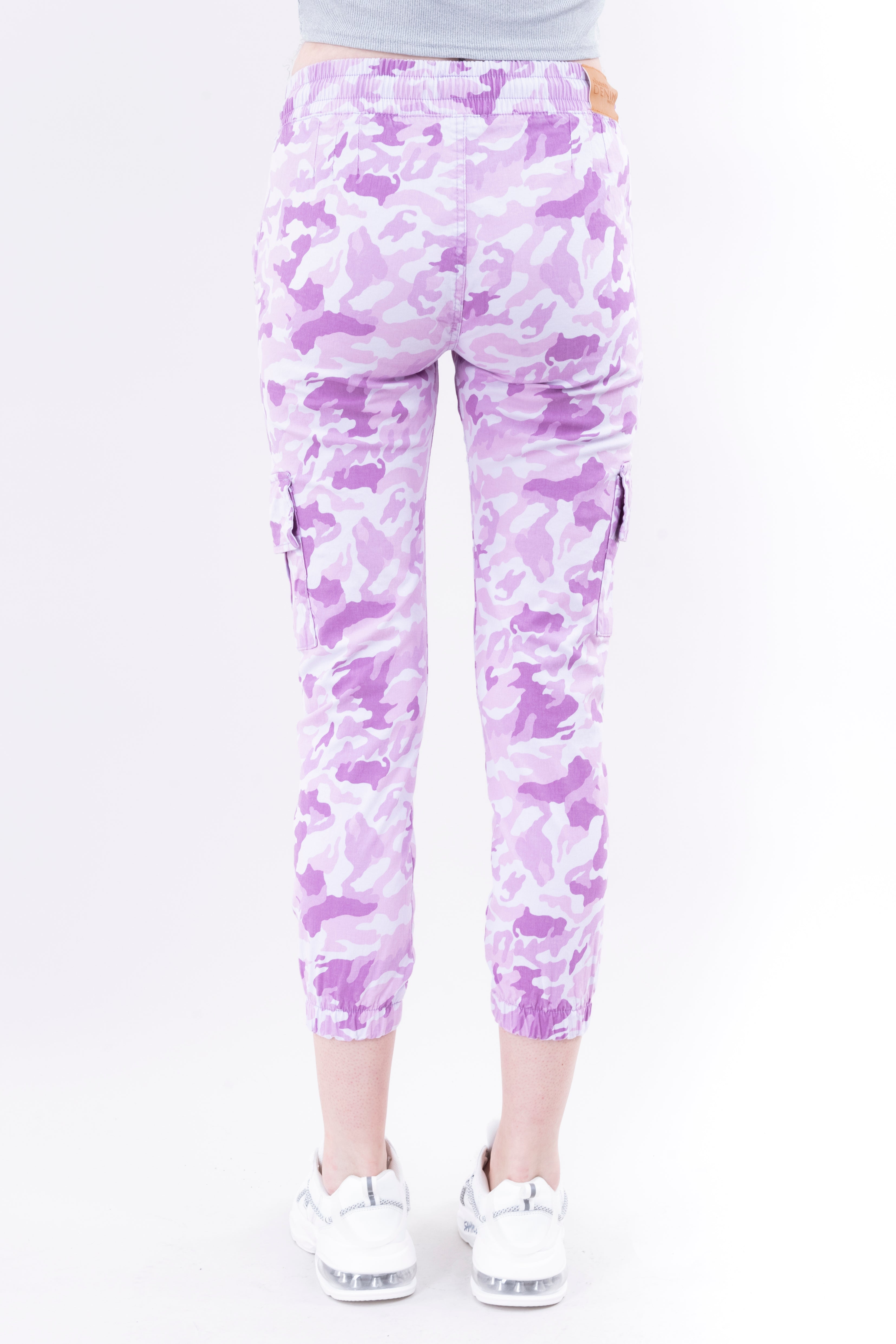 Jeans cargo cintura alta camuflaje cordón