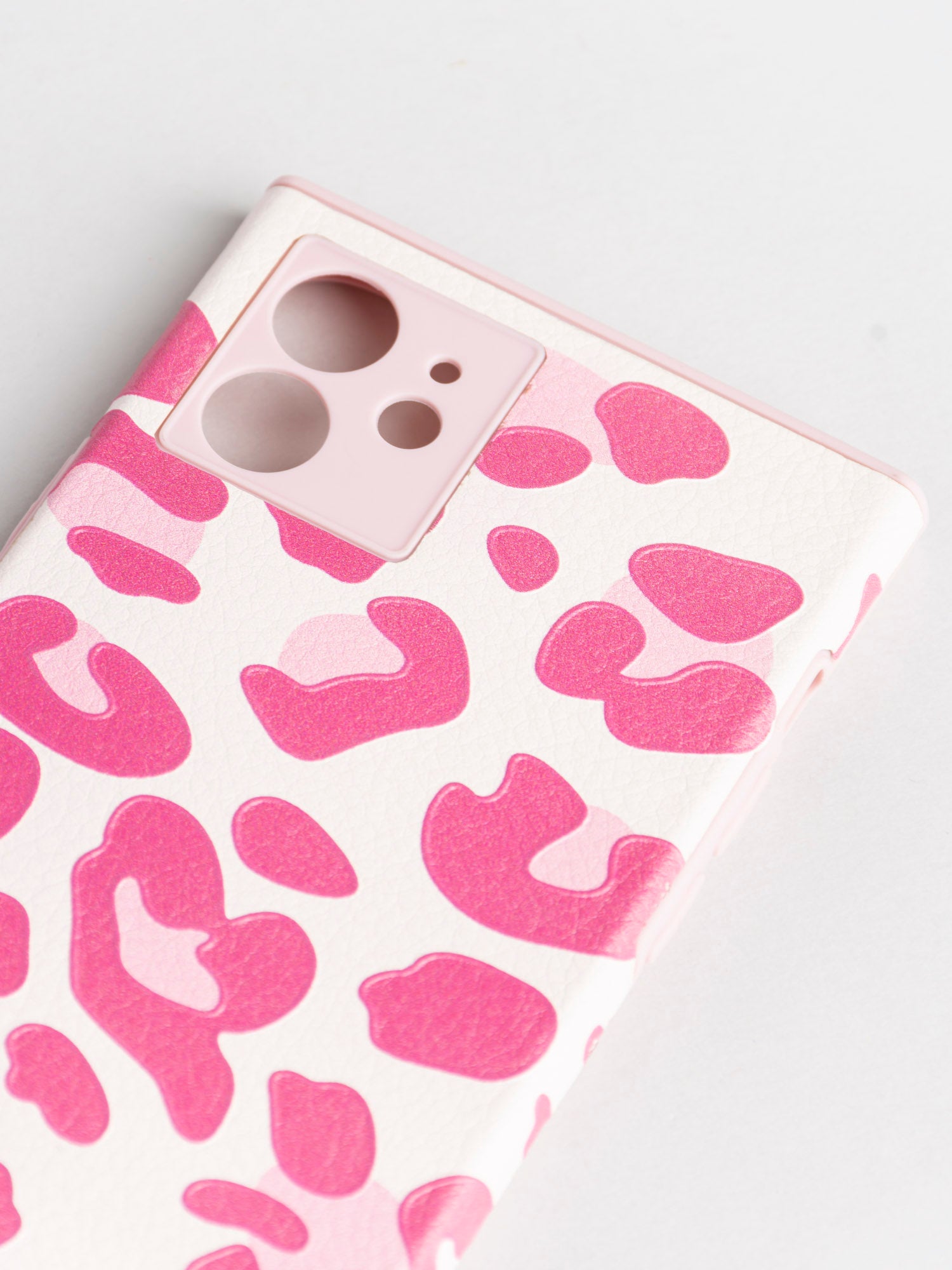 Funda celular i12 animal print ROSA