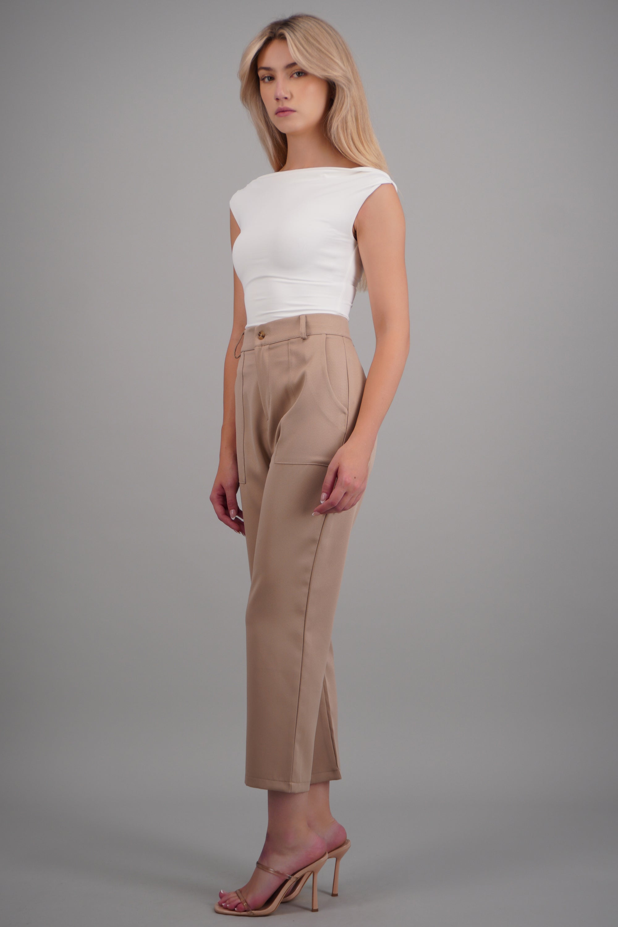 Pantalón con bolsas BEIGE