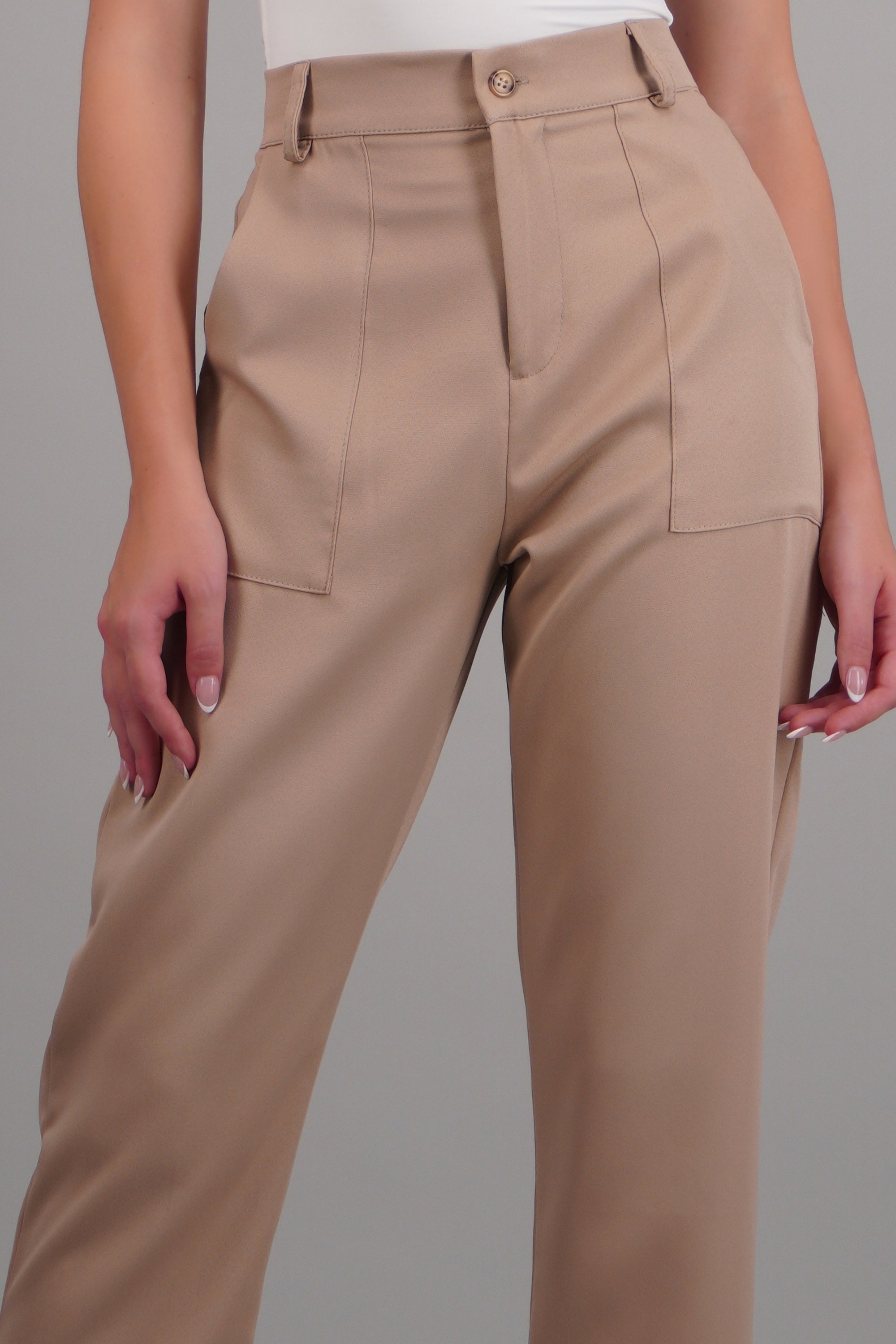 Pantalón con bolsas BEIGE