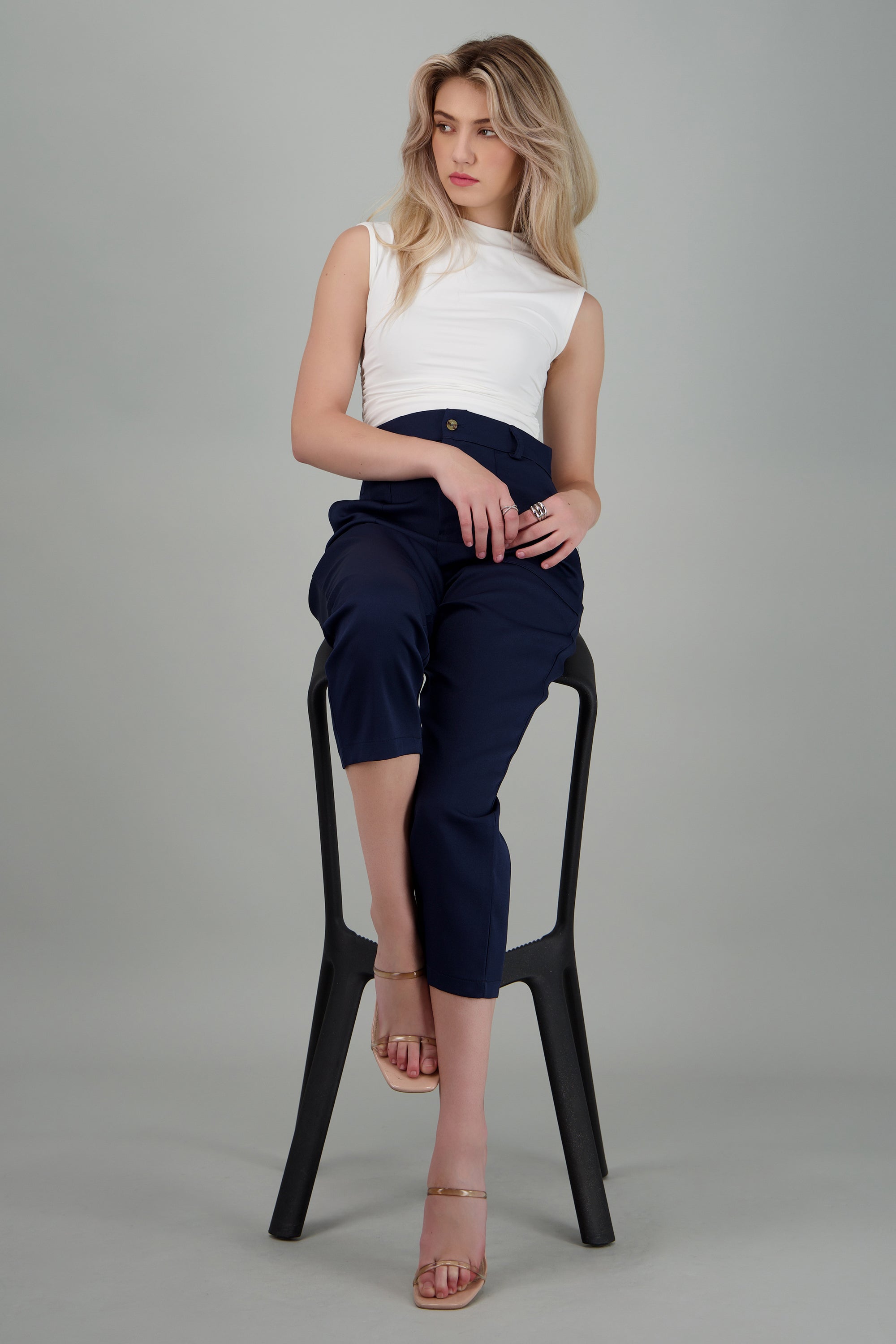 Pantalón Cintura Alta Capri Bolsas MARINO