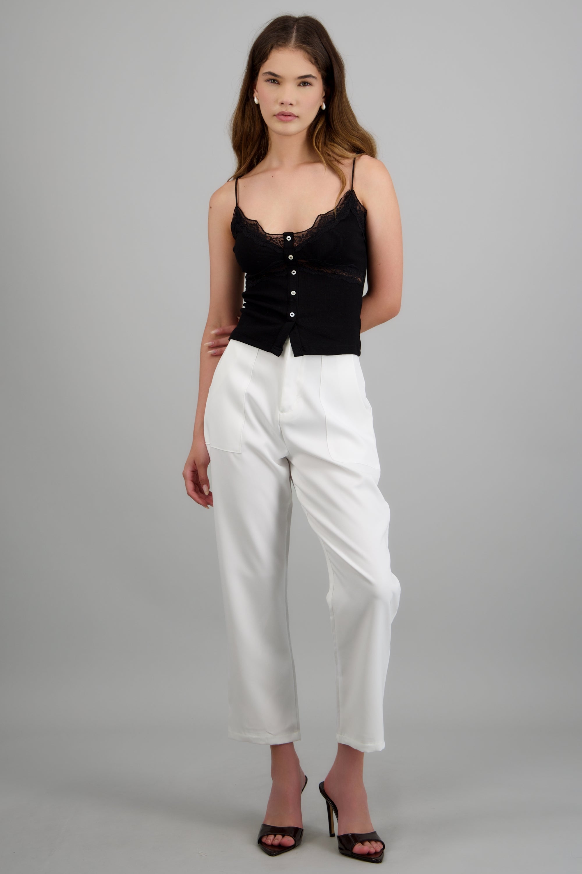Pantalón con bolsas HUESO
