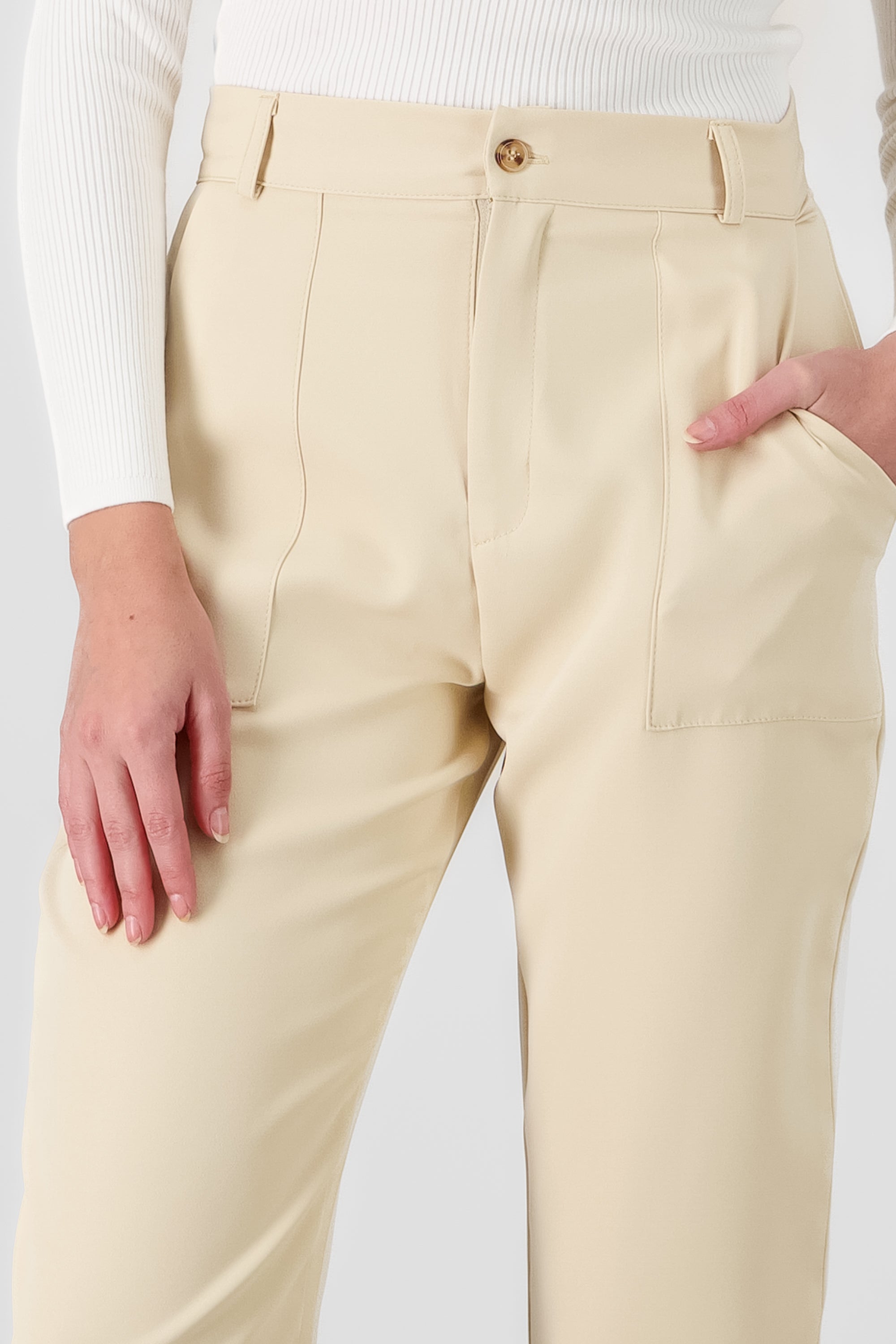 Pantalón Cintura Alta Capri Bolsas CREMA