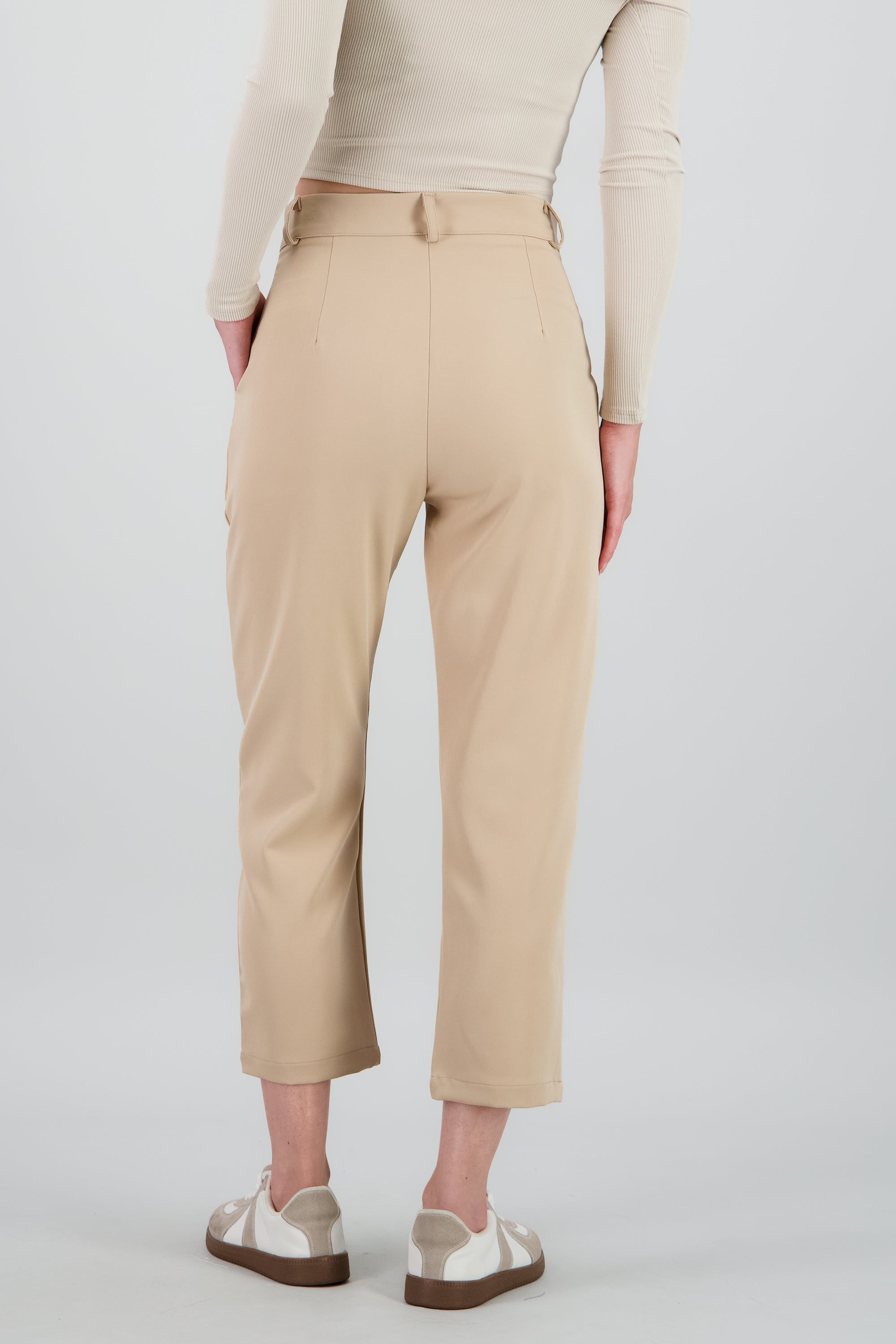 Pantalón Cintura Alta Capri Bolsas TAN