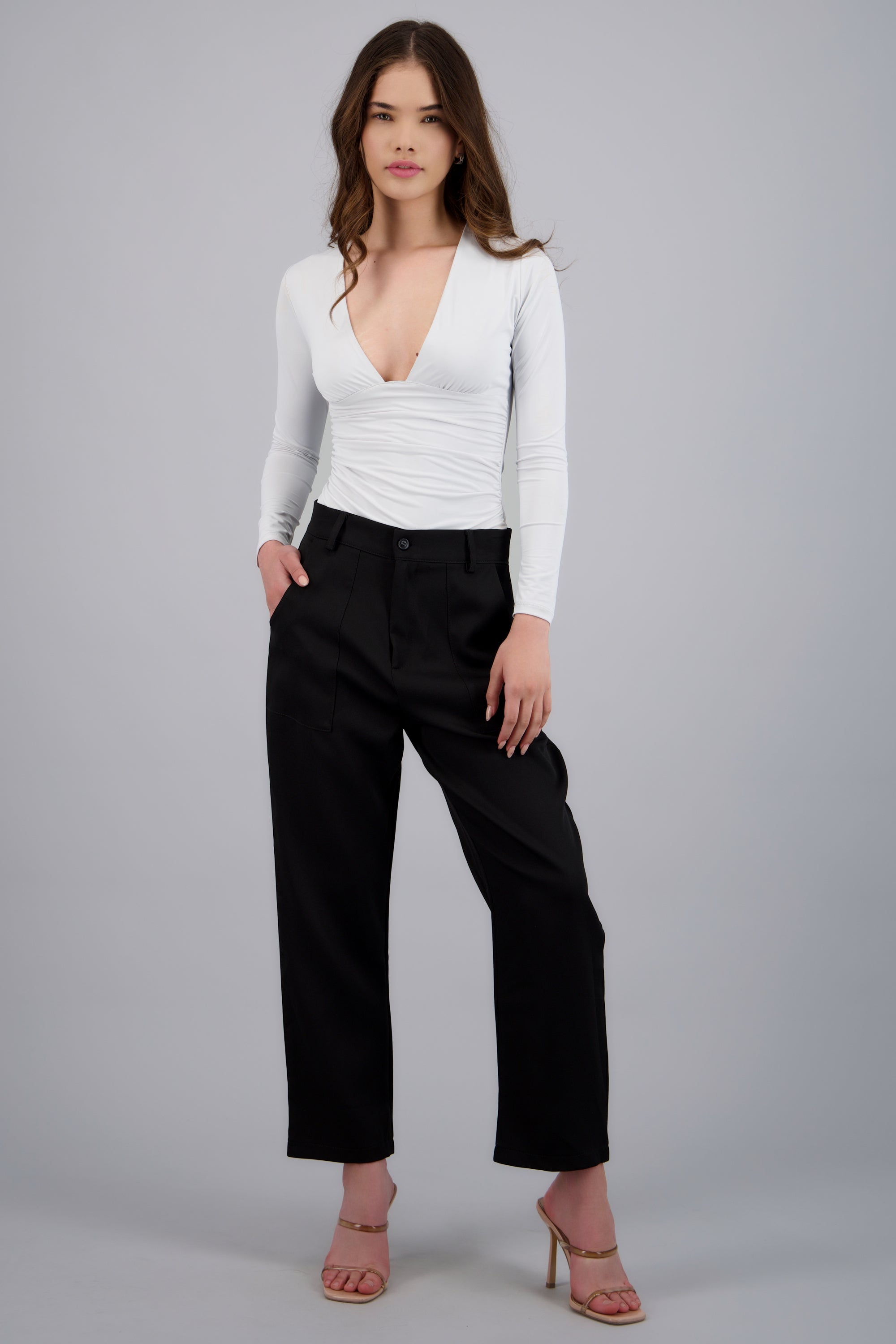 Pantalón con bolsas NEGRO