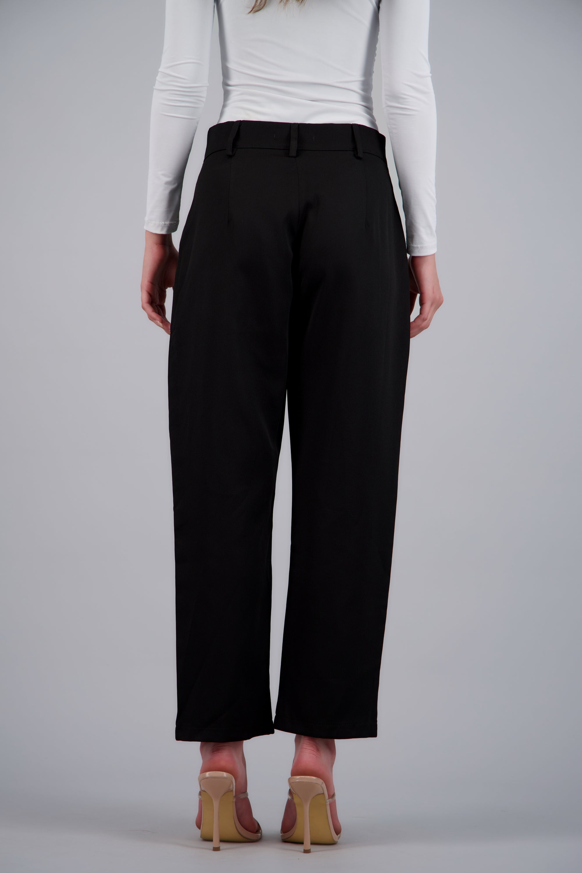 Pantalón con bolsas NEGRO