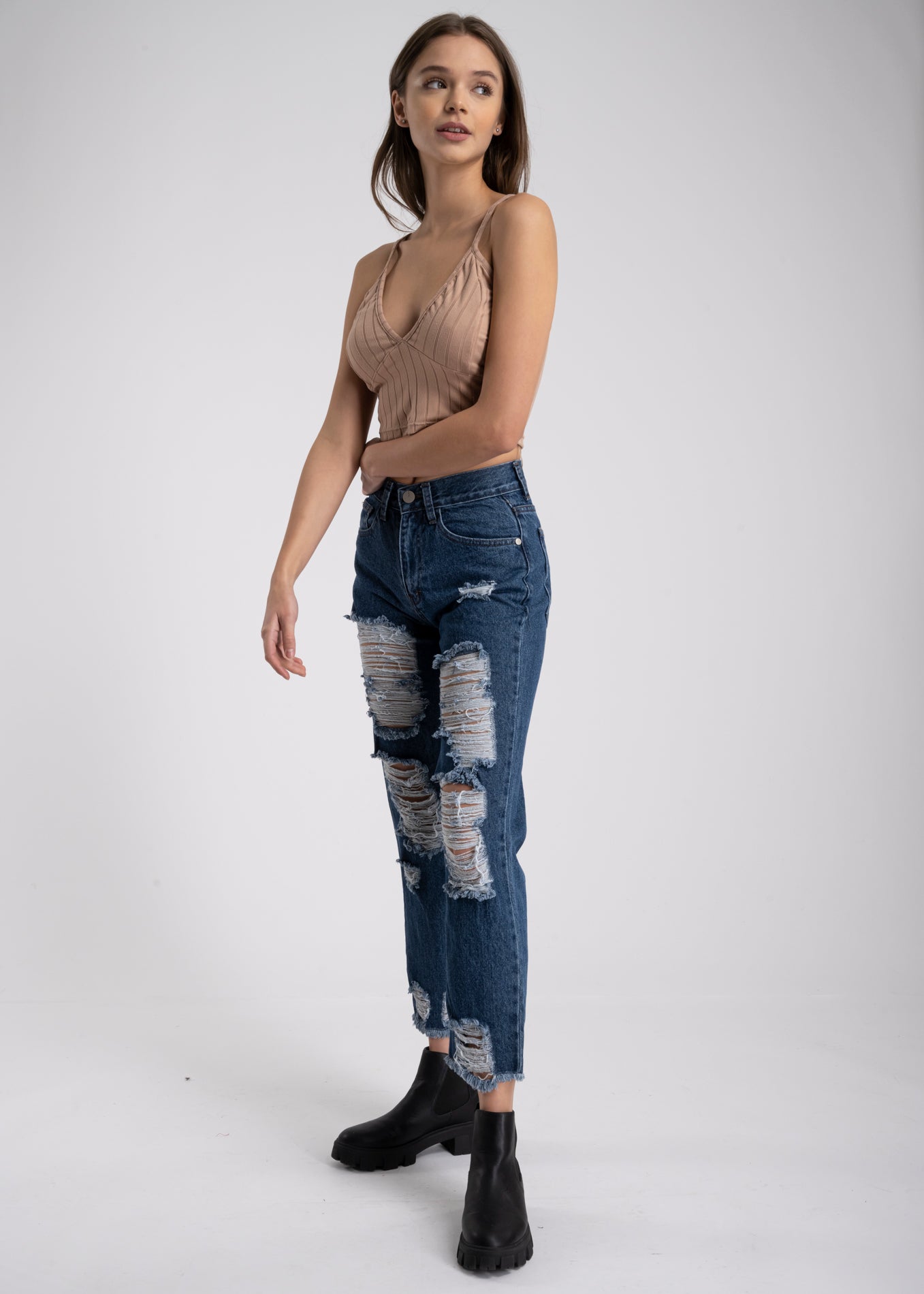 Jeans mom cintura media destrucción flecos DARK WASH