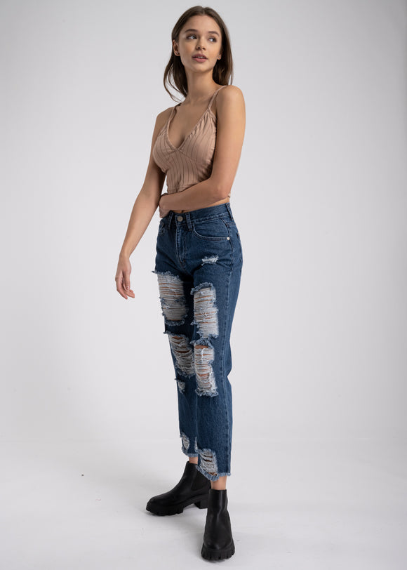 Jeans mom cintura media destrucción flecos