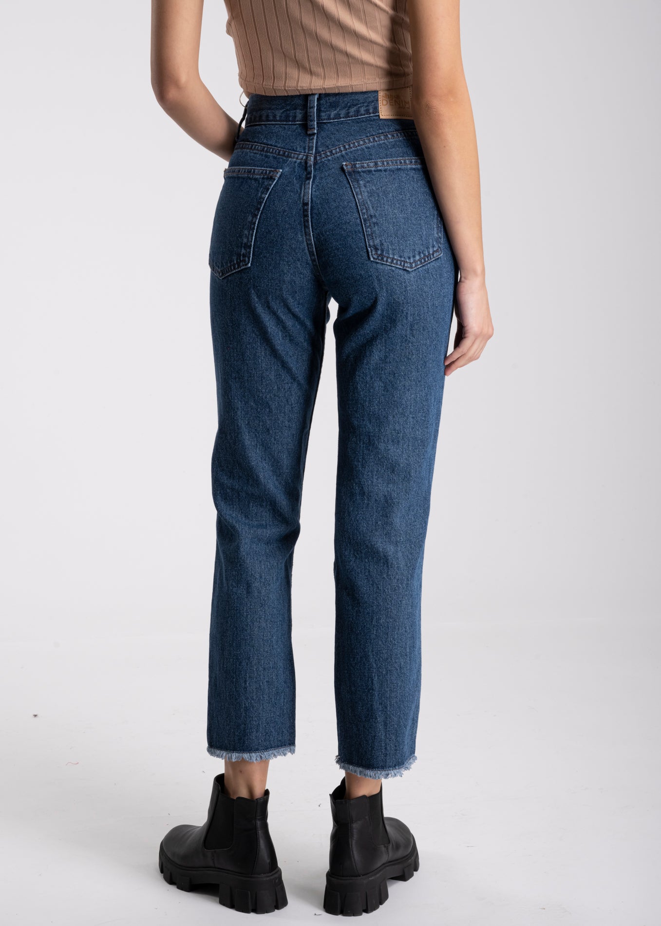 Jeans mom cintura media destrucción flecos DARK WASH