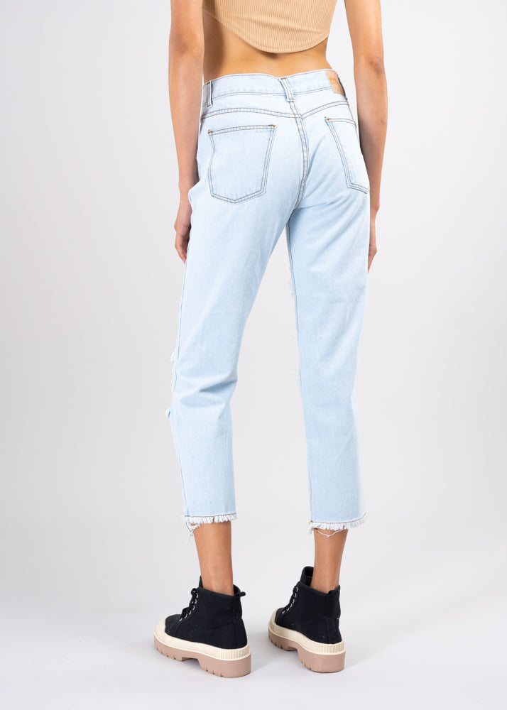 Jeans mom cintura media destrucción flecos BLEACHED