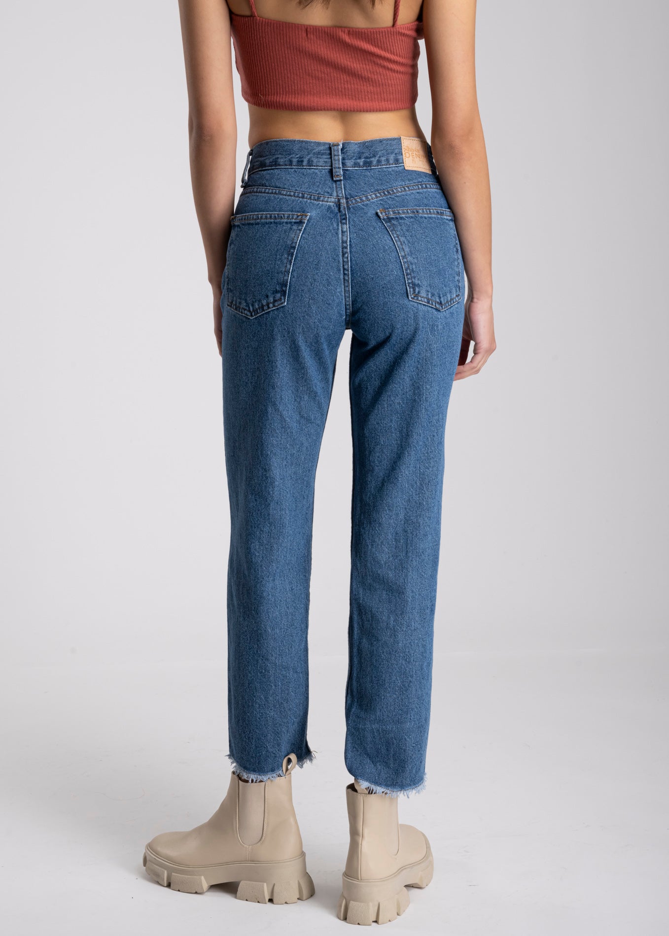 Jeans mom cintura media destrucción flecos MEDIUM WASH