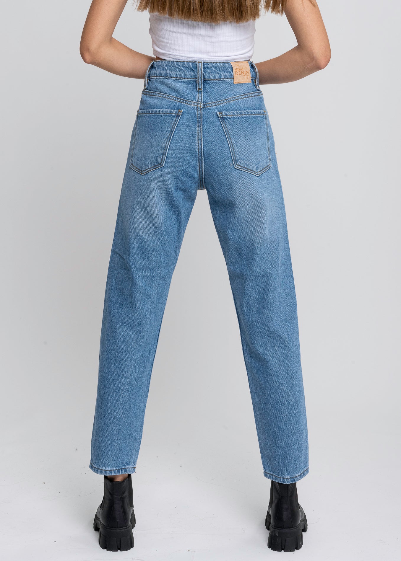Jeans mom cintura media destrucción LIGHT WASH