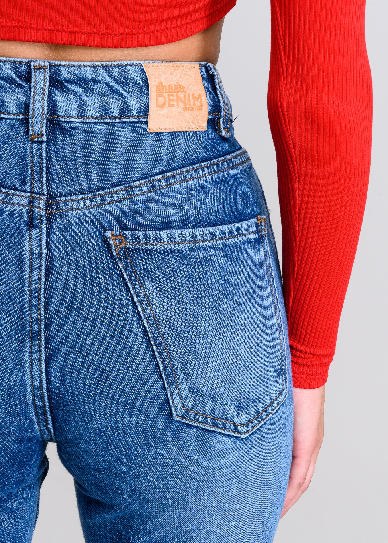 Jeans mom cintura media destrucción ACID WASH