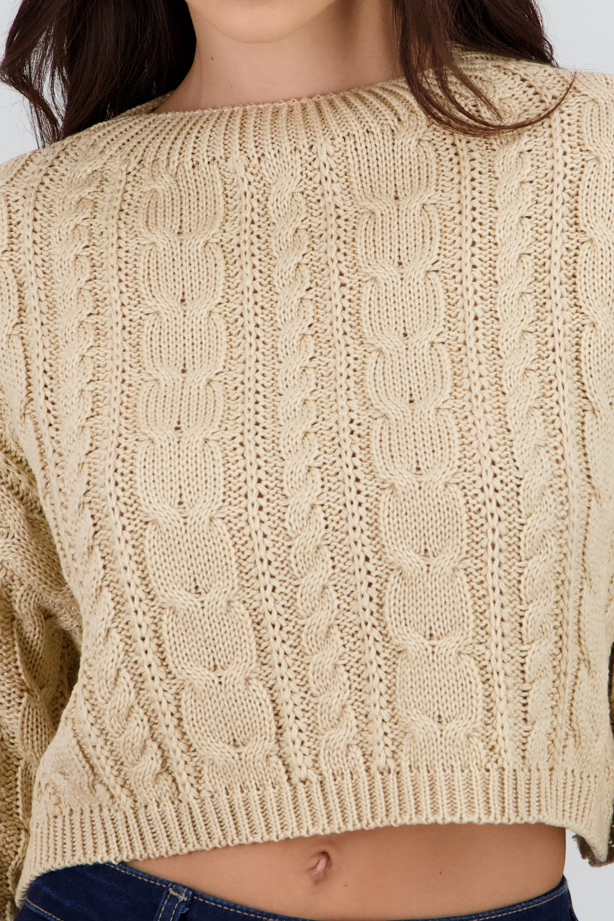 Suéter corto tejido trenzado BEIGE