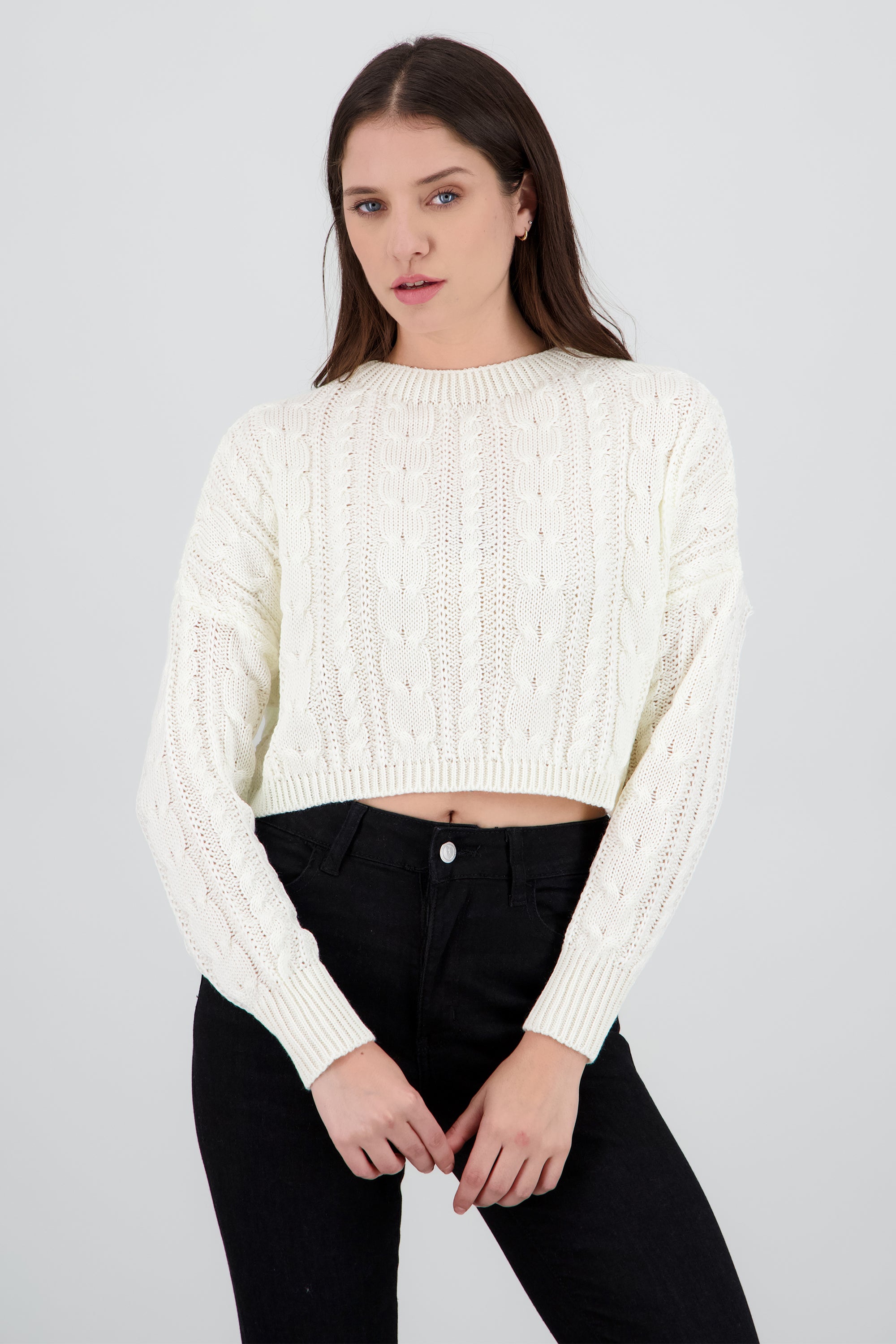 Suéter corto tejido trenzado HUESO