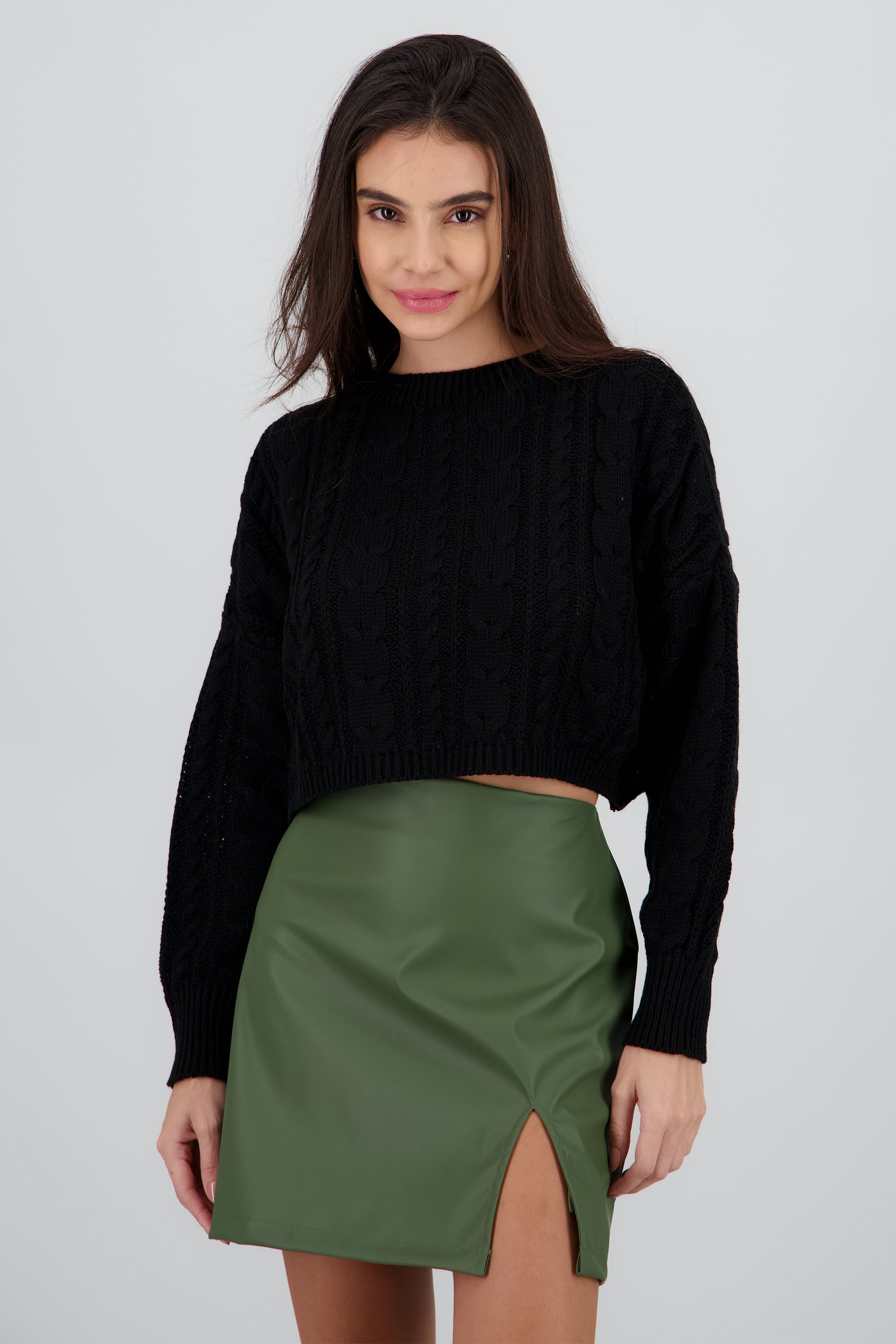 Suéter corto tejido trenzado NEGRO