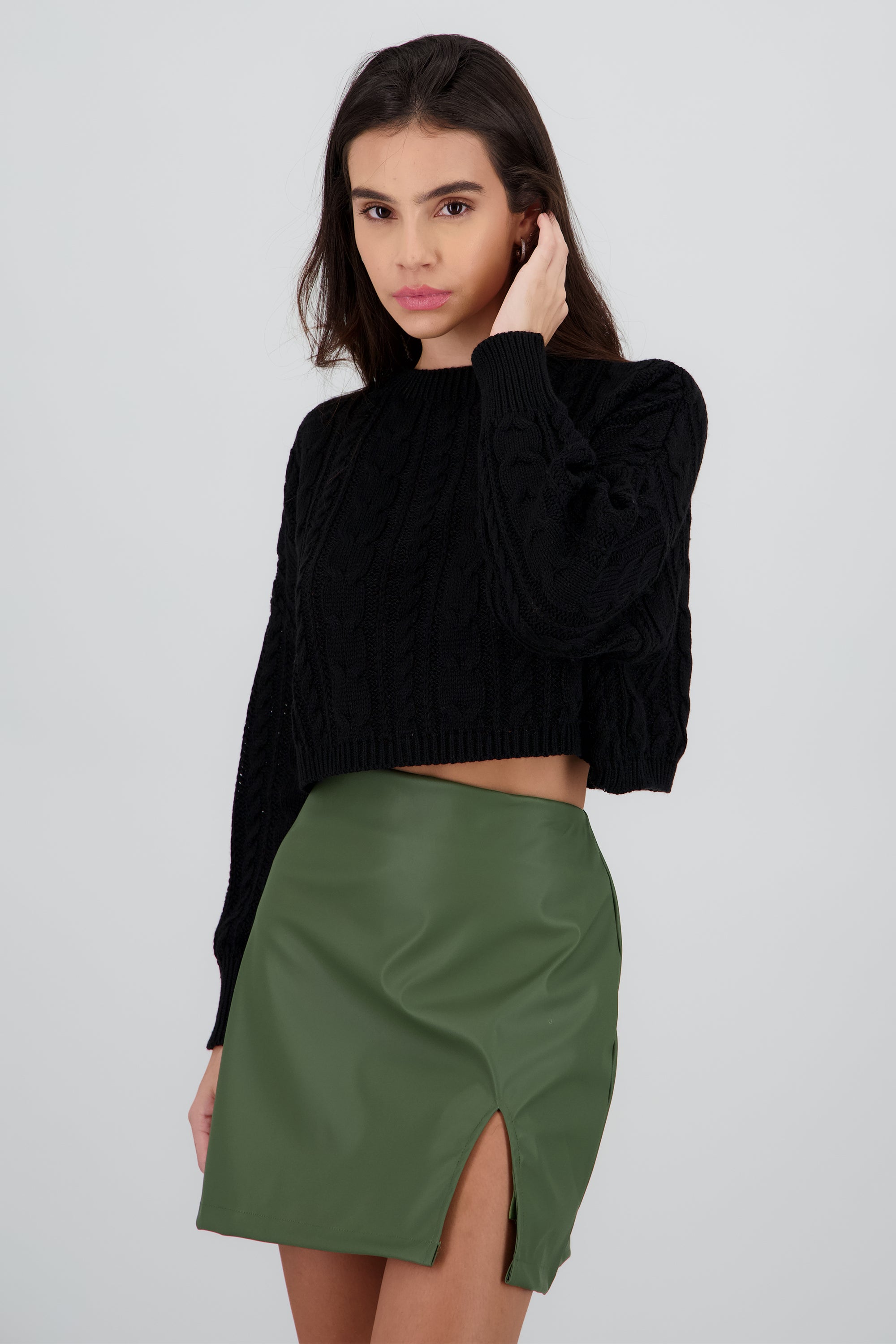 Suéter corto tejido trenzado NEGRO