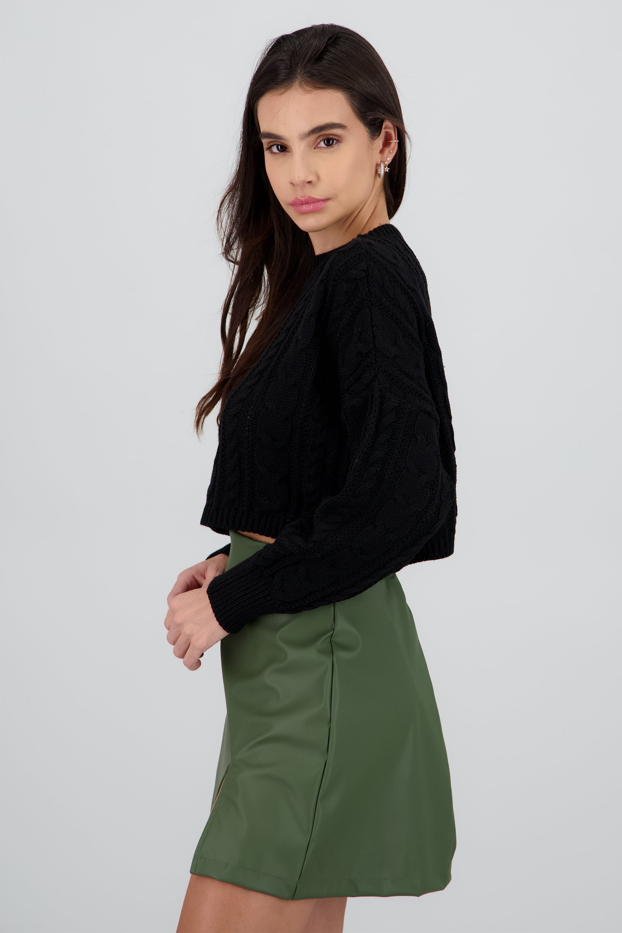 Suéter corto tejido trenzado NEGRO