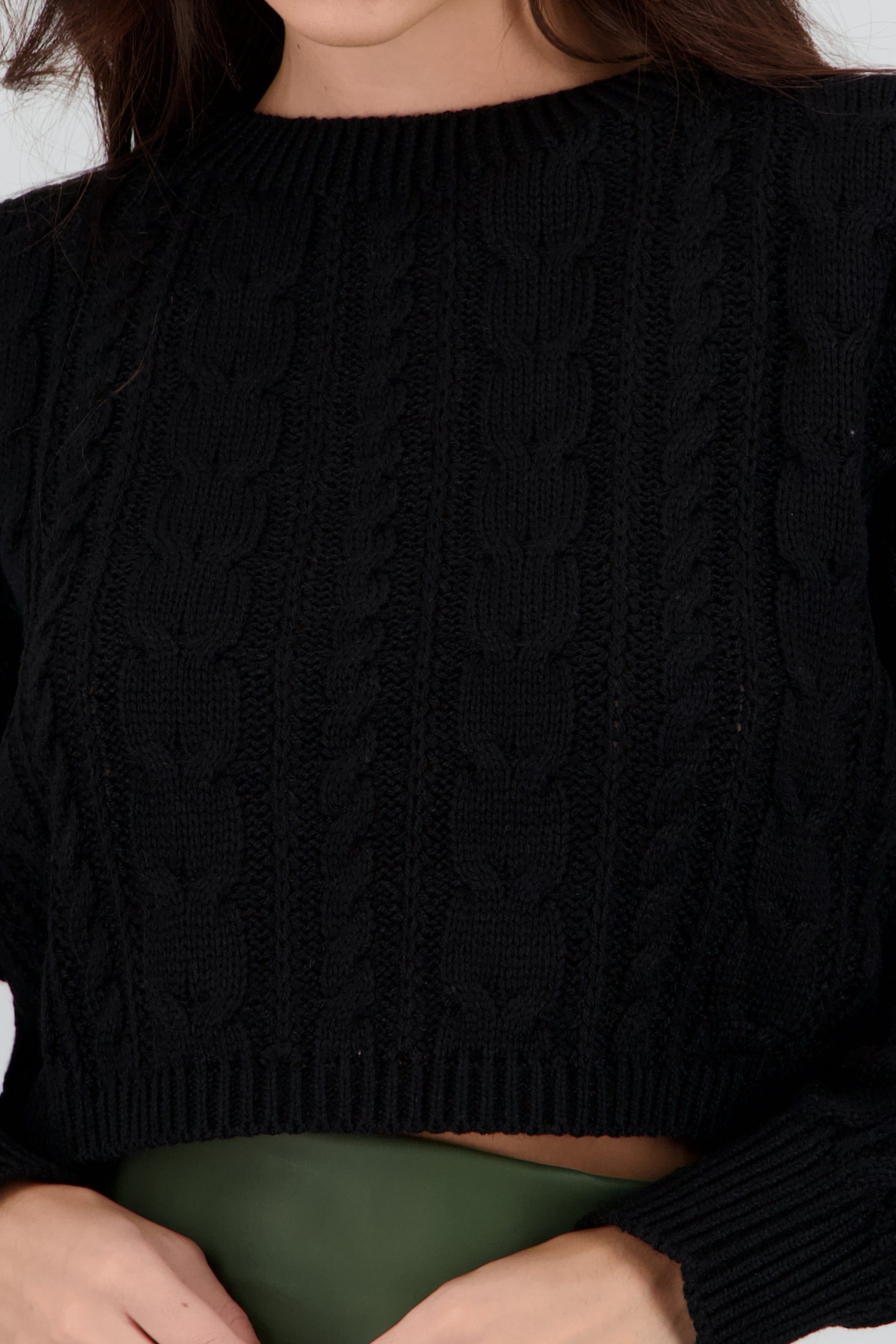 Suéter corto tejido trenzado NEGRO