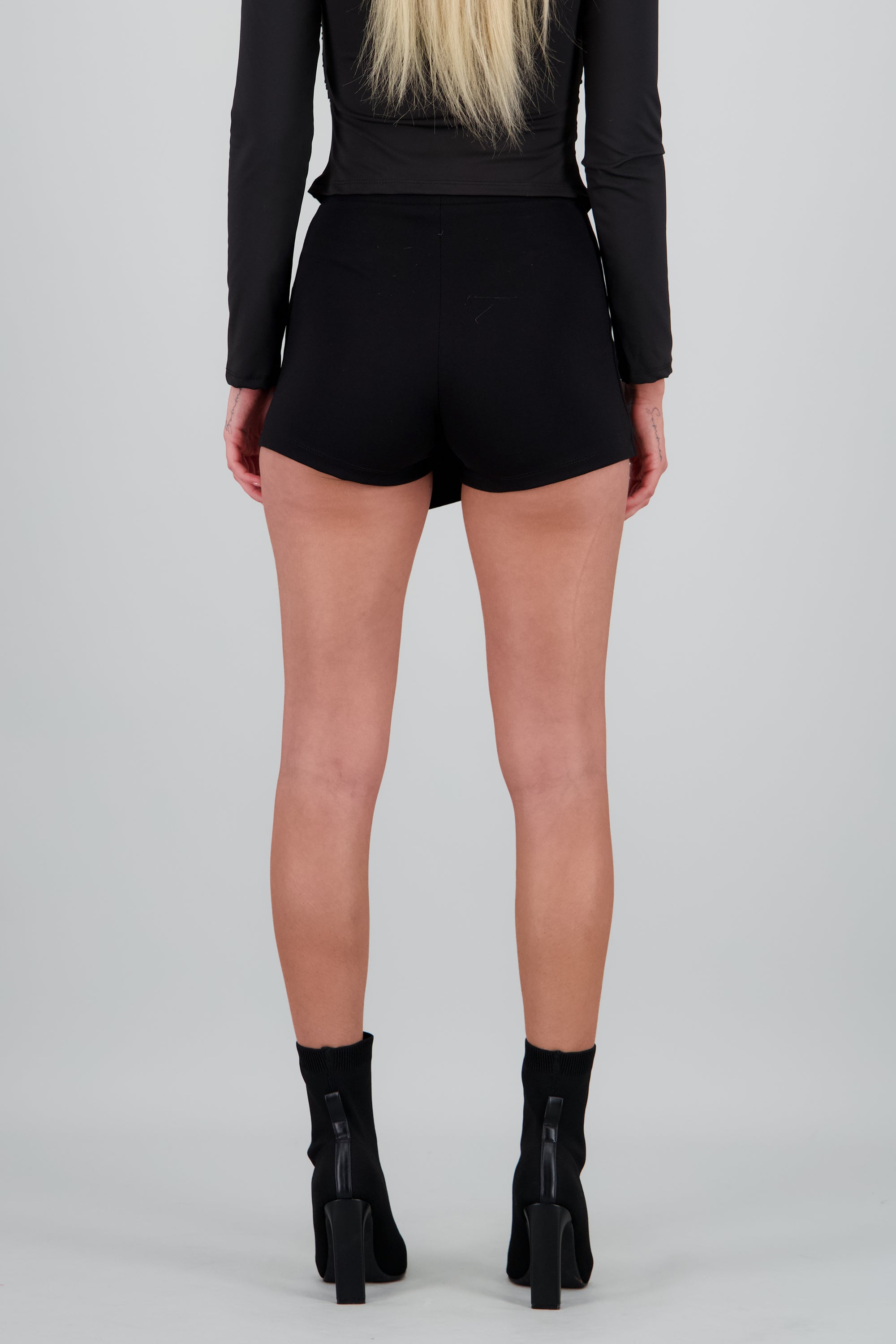 Falda Short Liso Asimétrico NEGRO