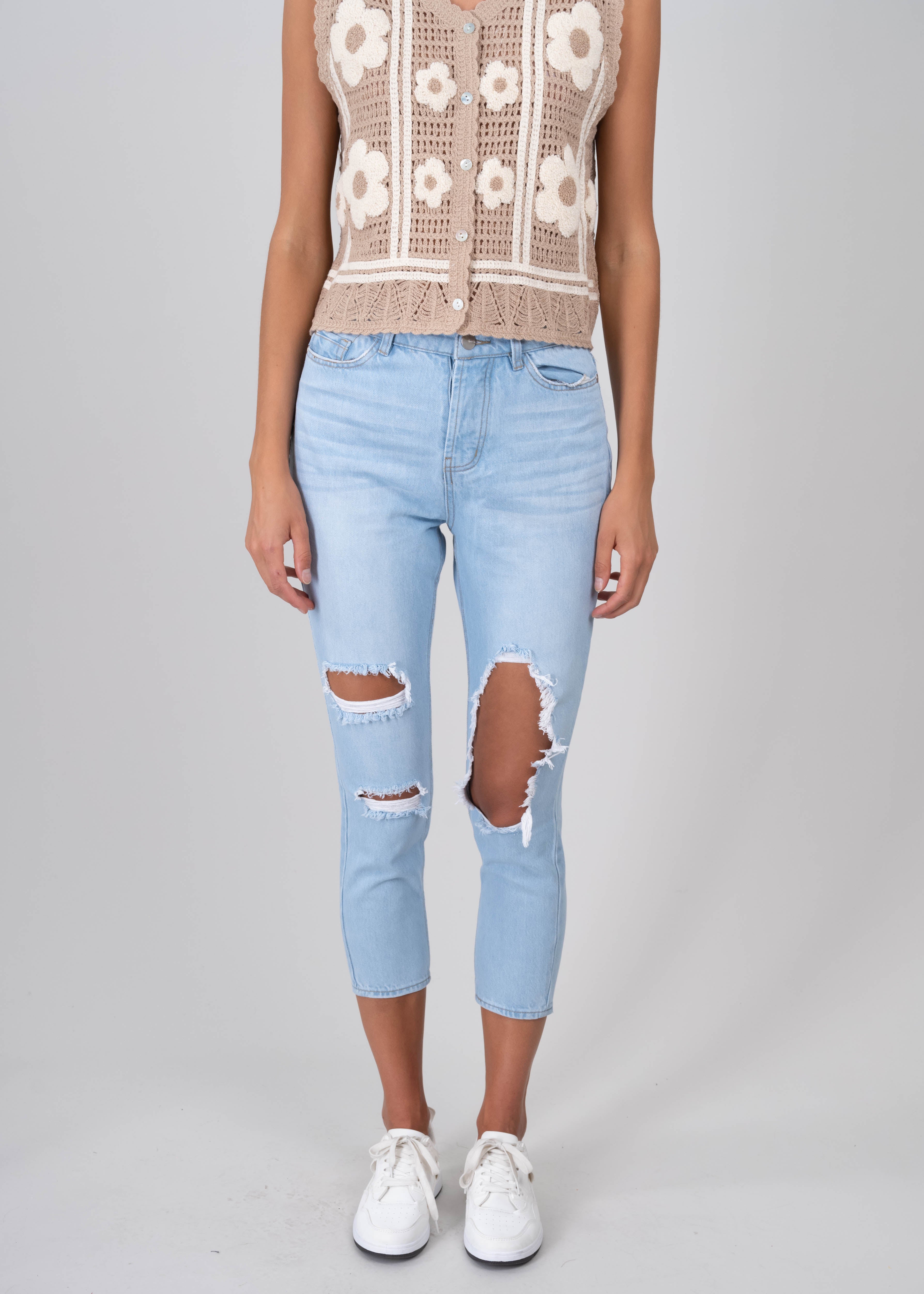 Jeans Mom Destrucciones Capri LIGHT WASH