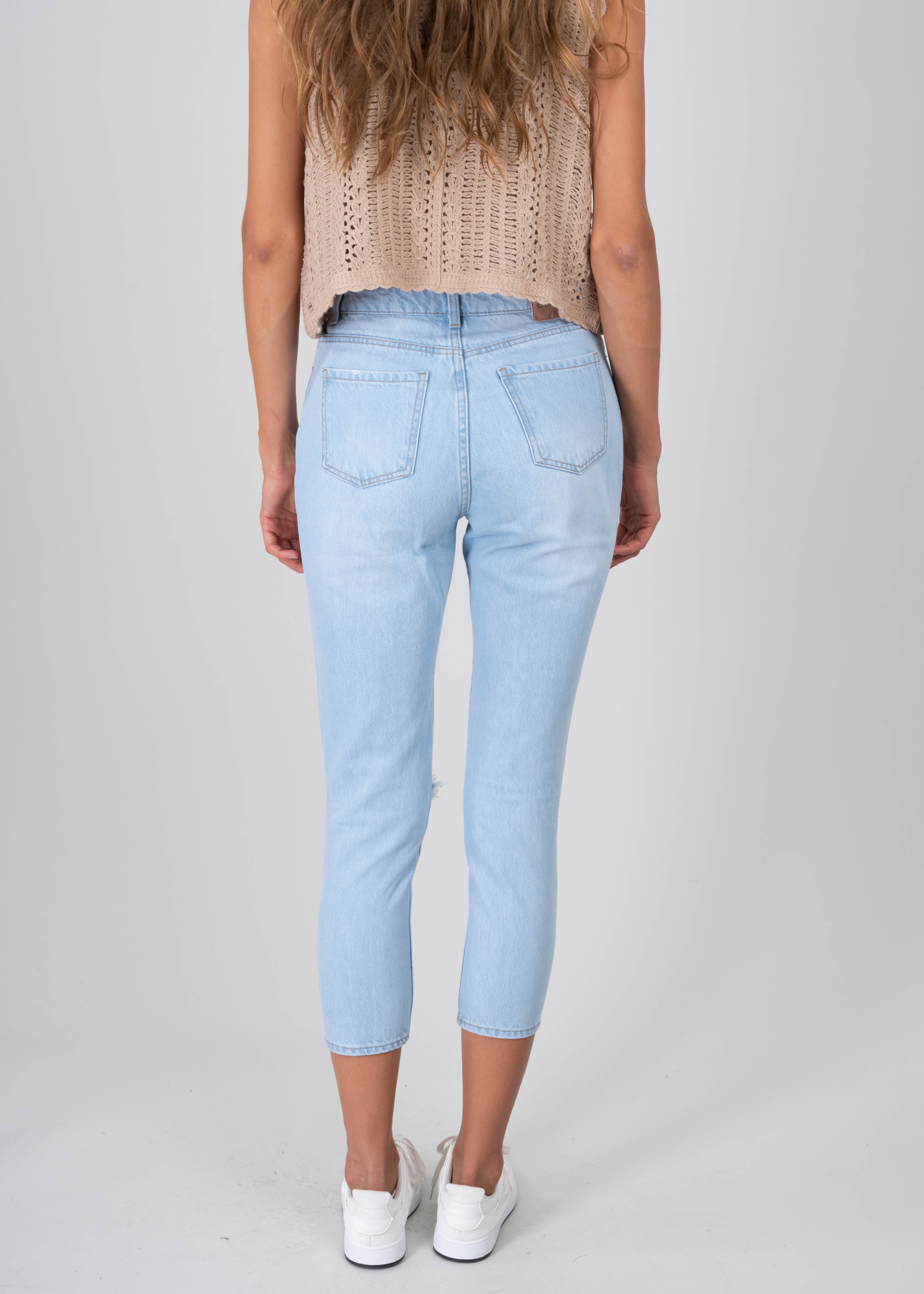 Jeans Mom Destrucciones Capri LIGHT WASH