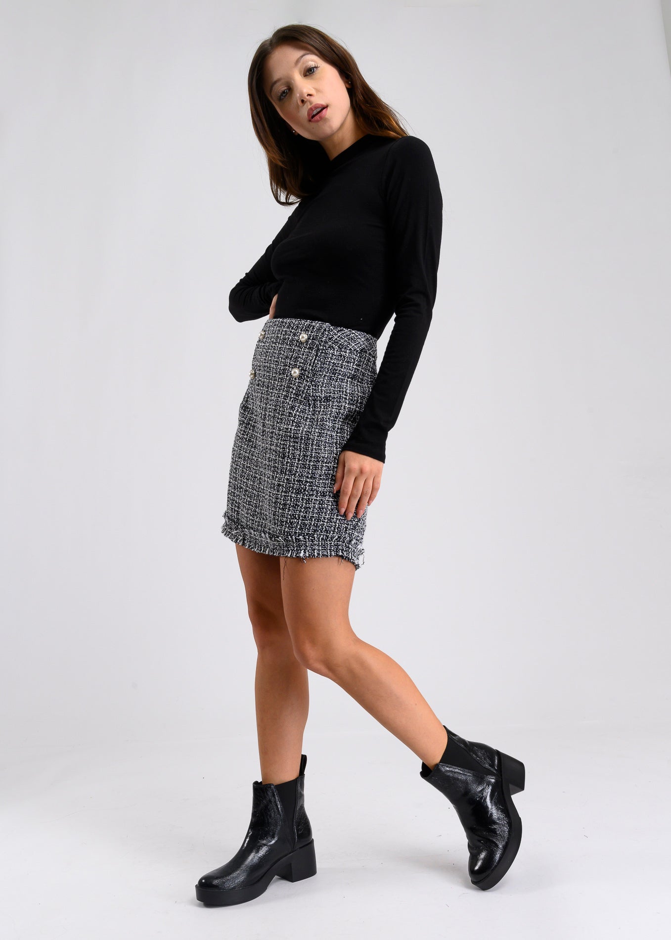Falda mini tweed detalles botones perla NEGRO COMBO
