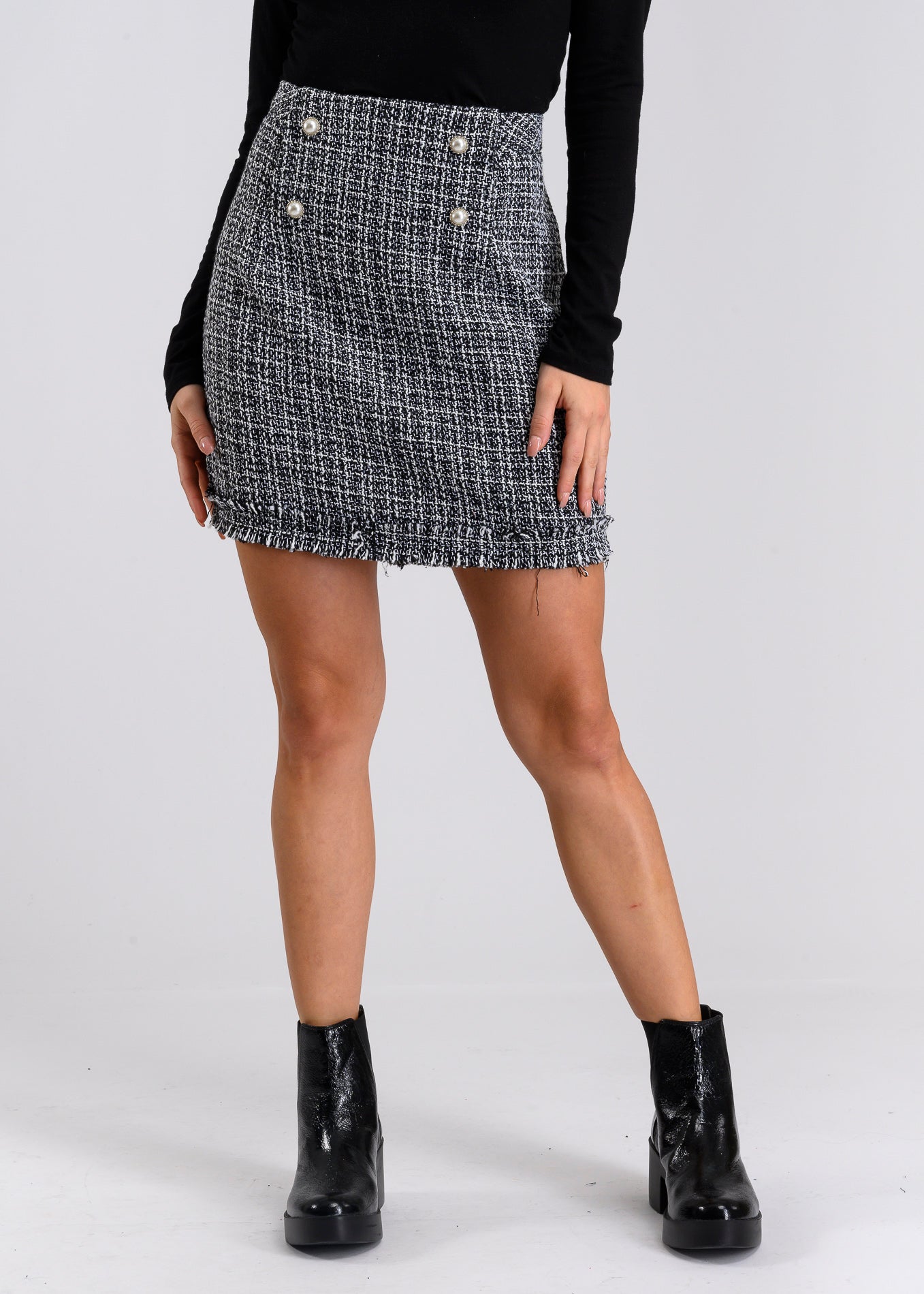 Falda mini tweed detalles botones perla NEGRO COMBO