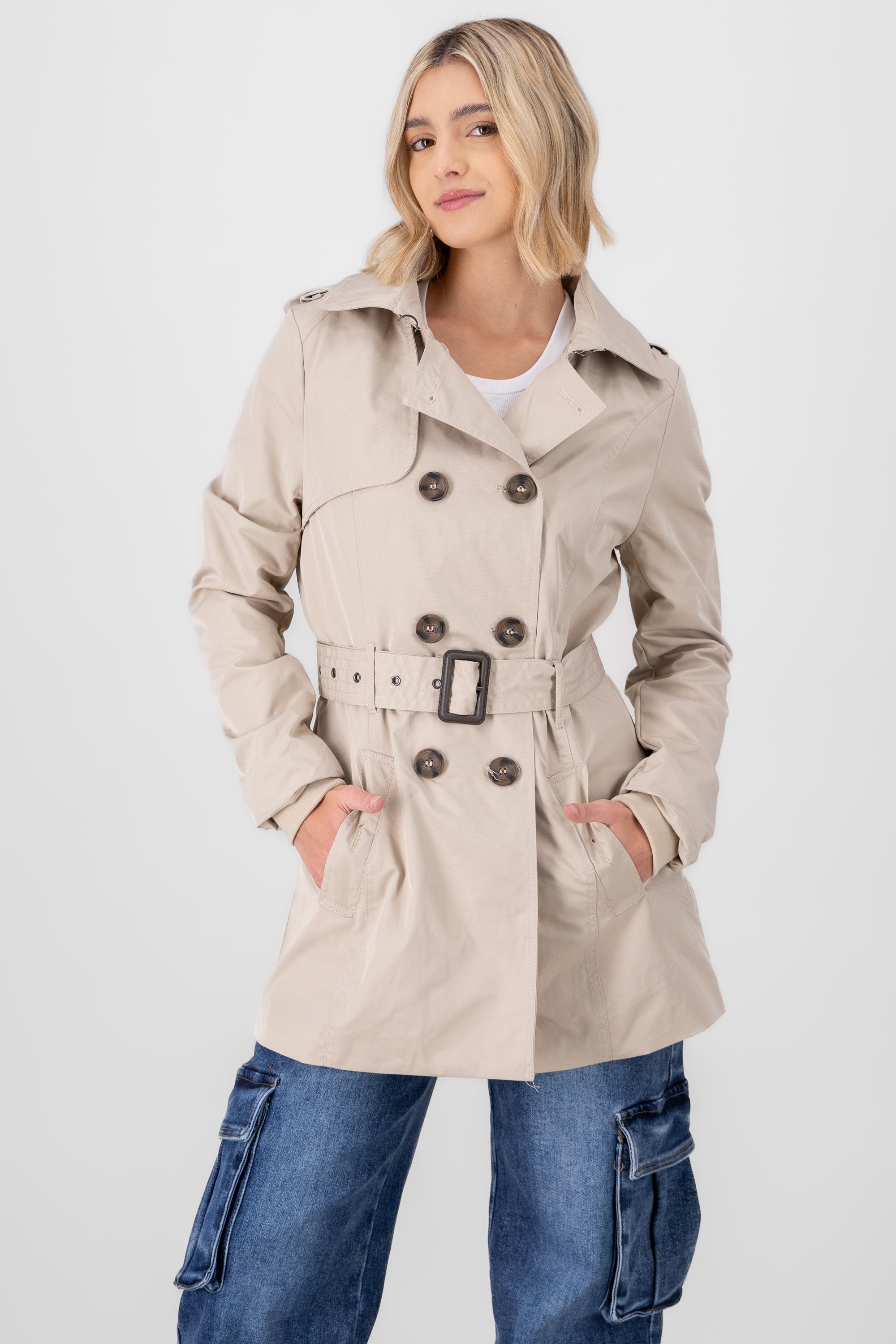 Gabardina ajustada capucha