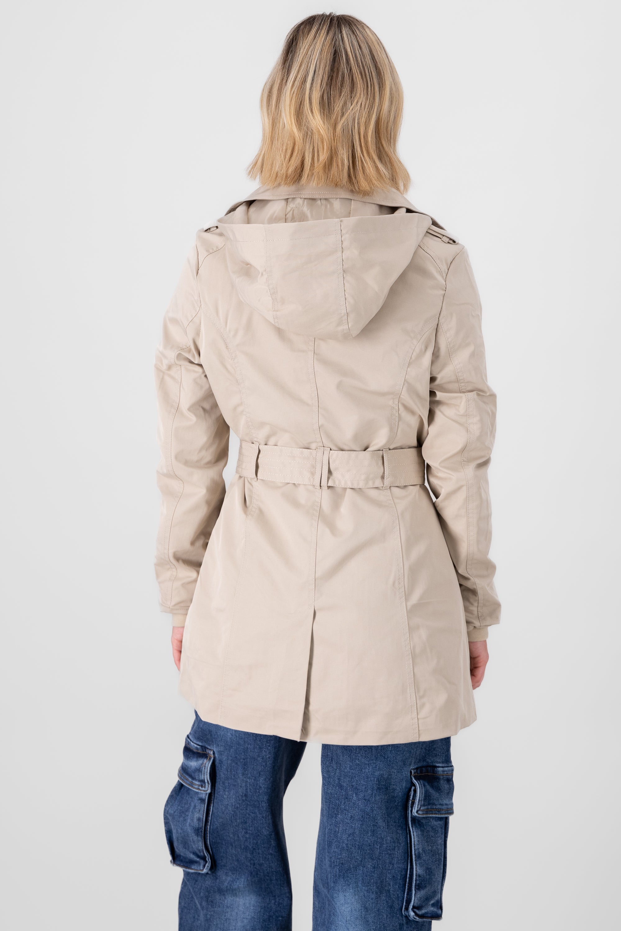 Gabardina ajustada capucha