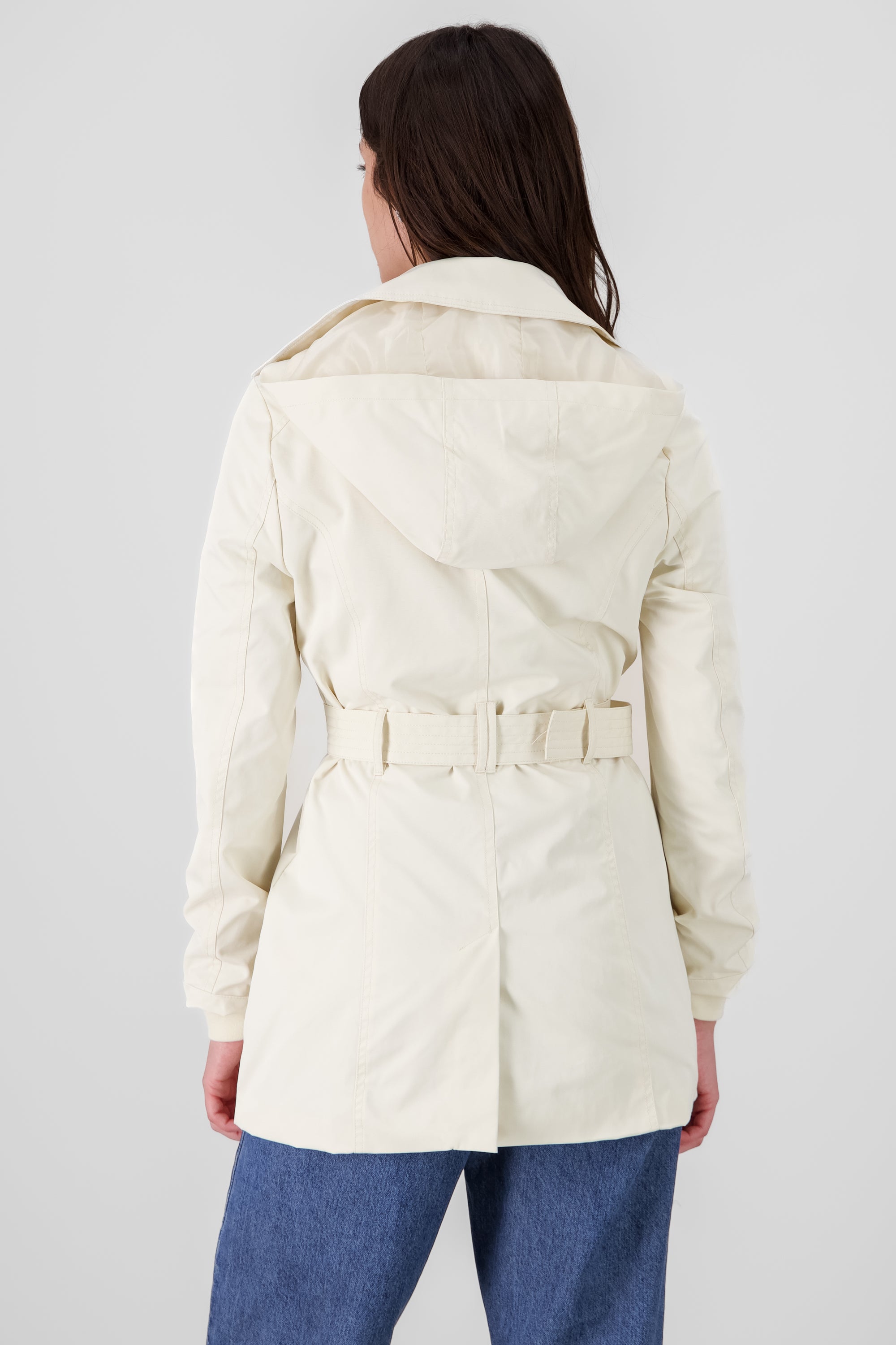 Gabardina ajustada capucha