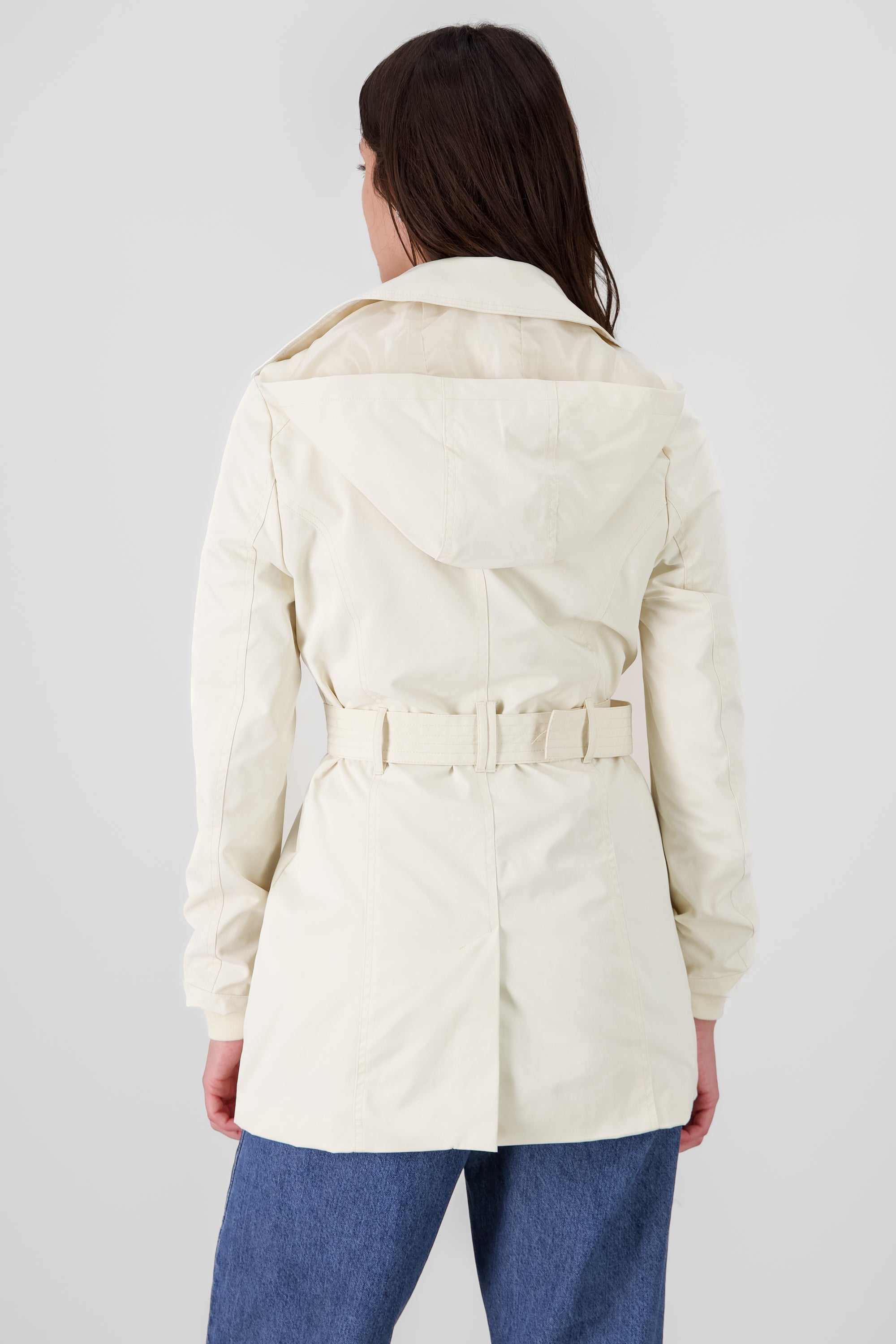 Gabardina ajustada capucha CREMA