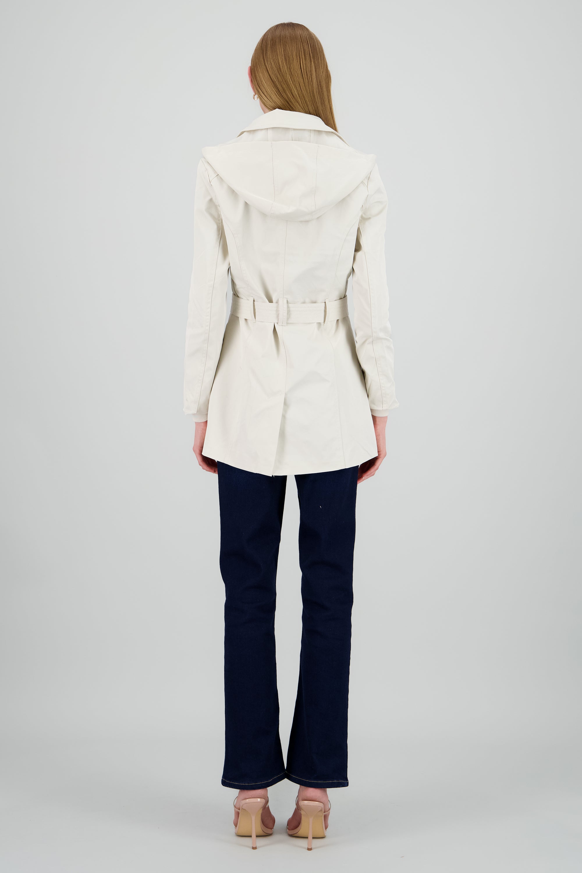 Gabardina ajustada capucha CREMA