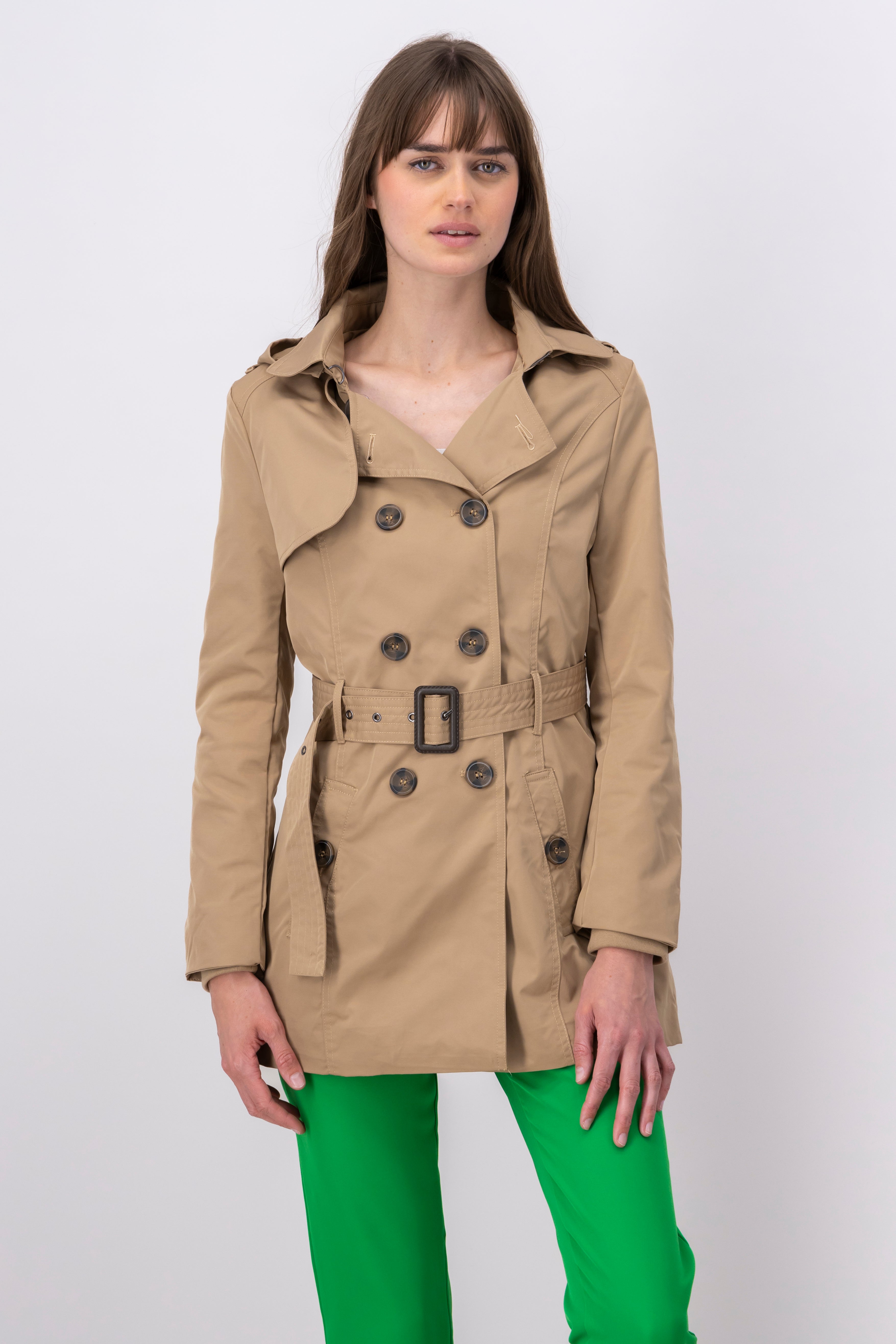 Gabardina ajustada capucha
