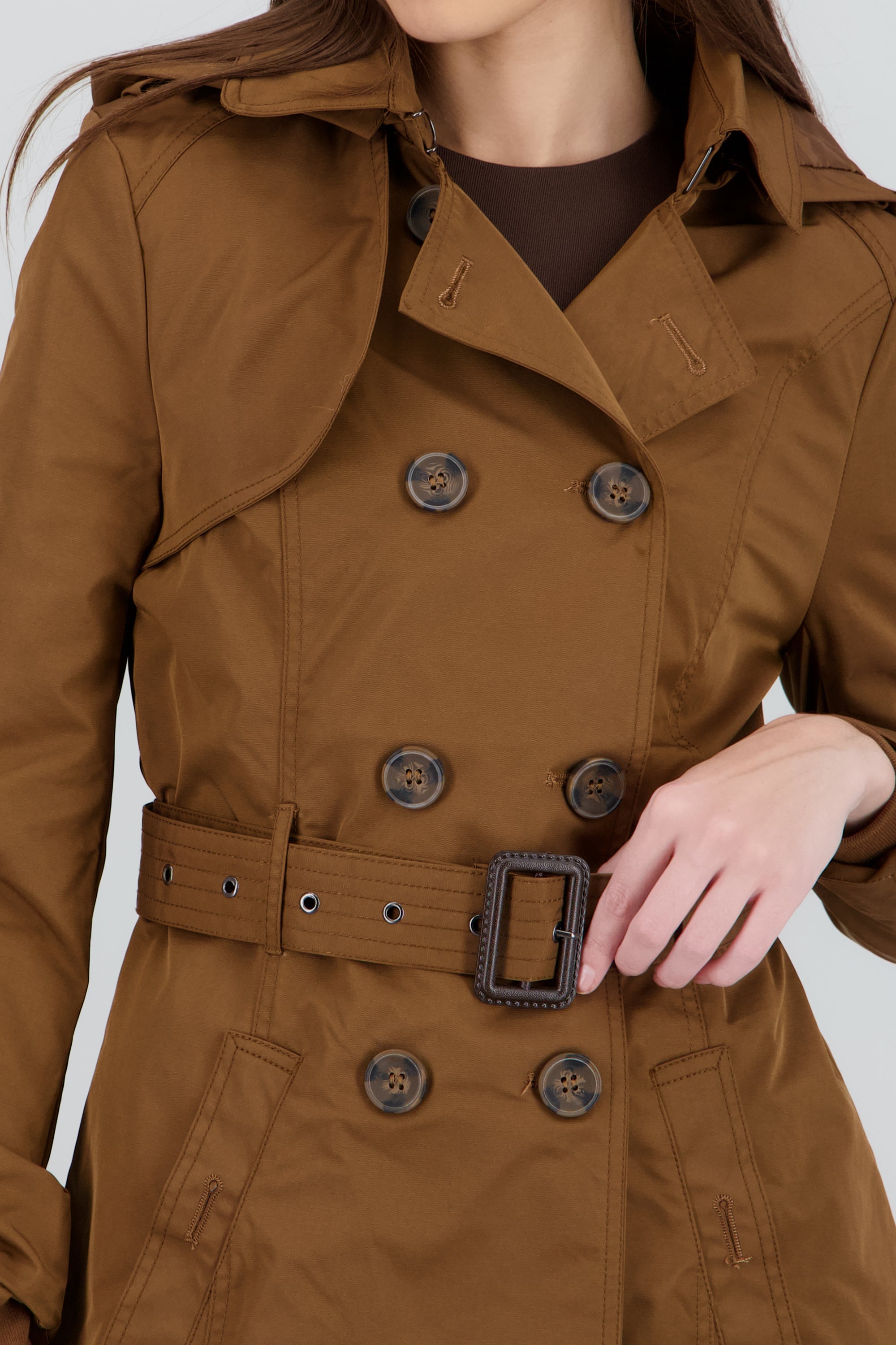 Gabardina ajustada capucha CHOCOLATE