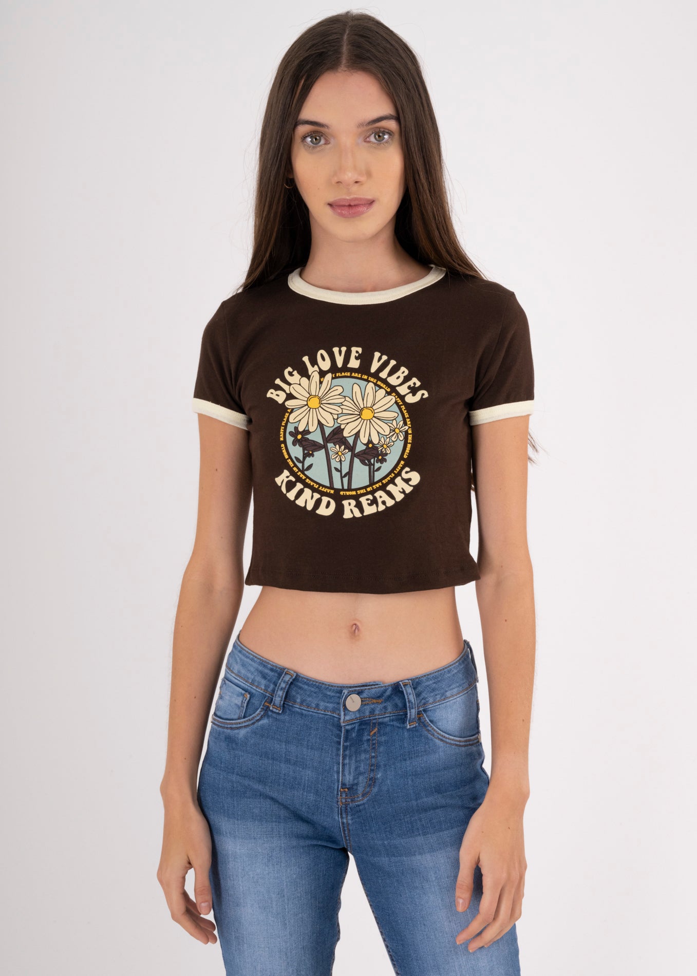 Playera Crop Frase Flores CAFE COMBO